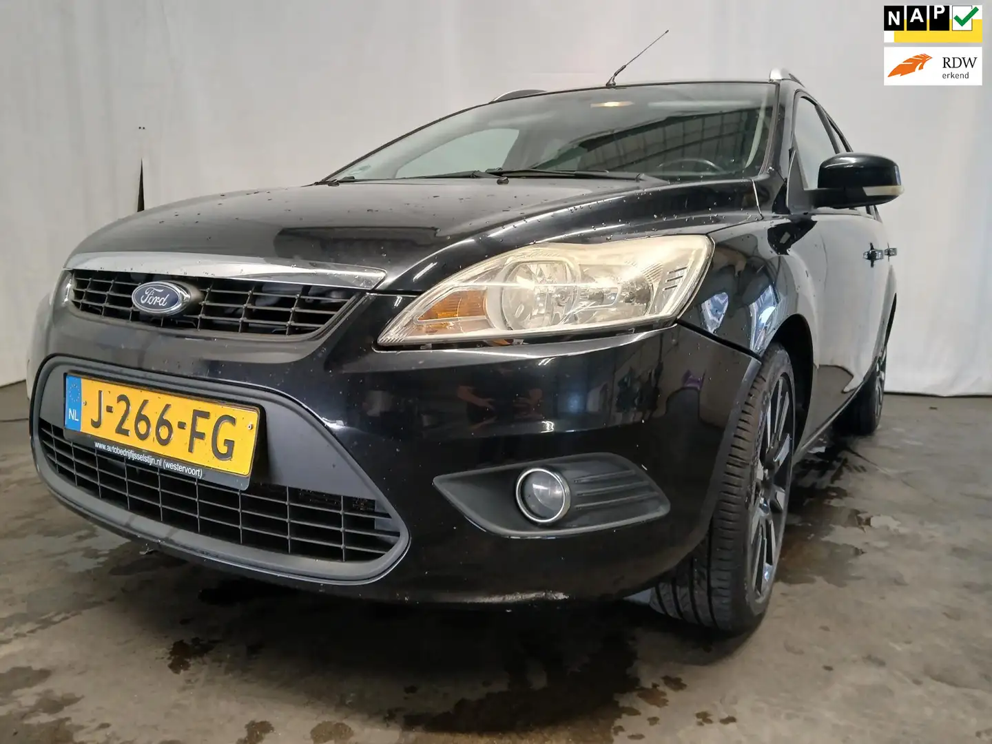Ford Focus Wagon 1.6-16V Titanium - Airco - Navi - Trekhaak - Black - 1