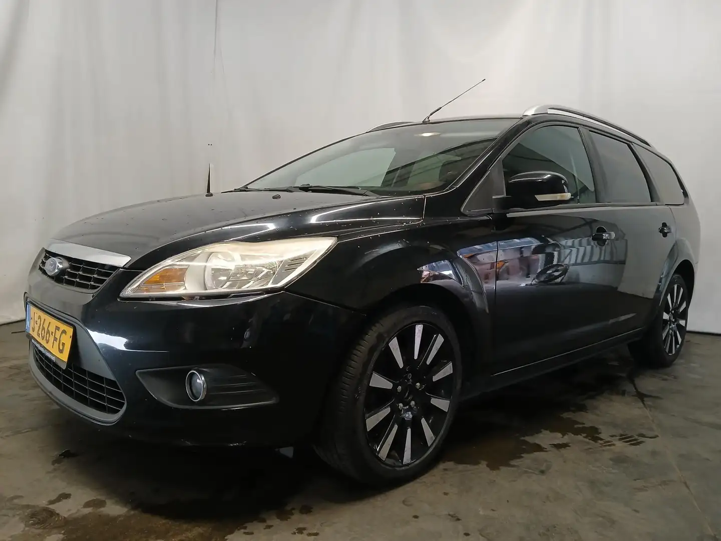 Ford Focus Wagon 1.6-16V Titanium - Airco - Navi - Trekhaak - Black - 2