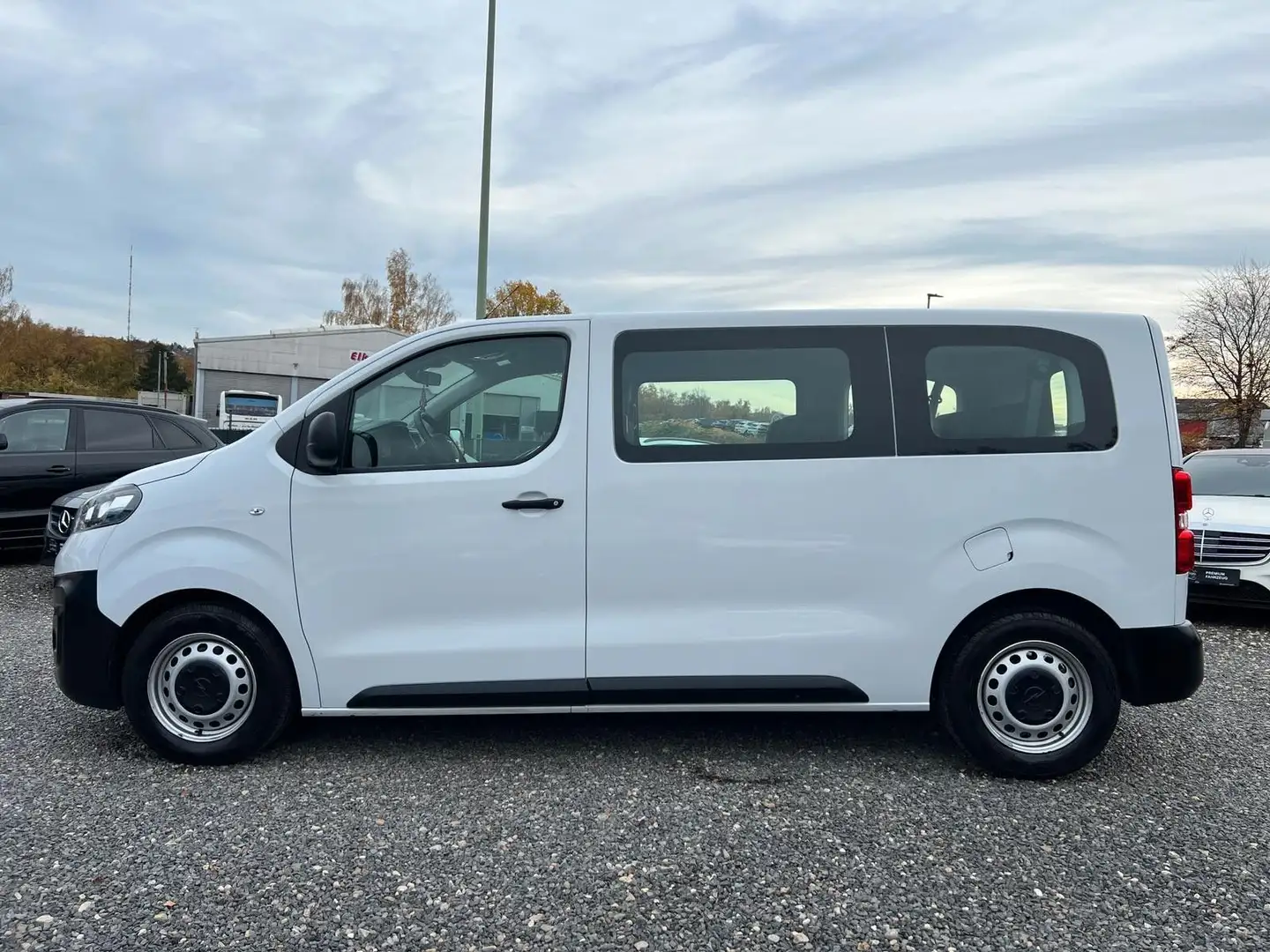 Opel Vivaro VIVARO-9 SITZE-NAVI-DAB-PDC-TEMPOMAT-KLIMA Blanc - 2
