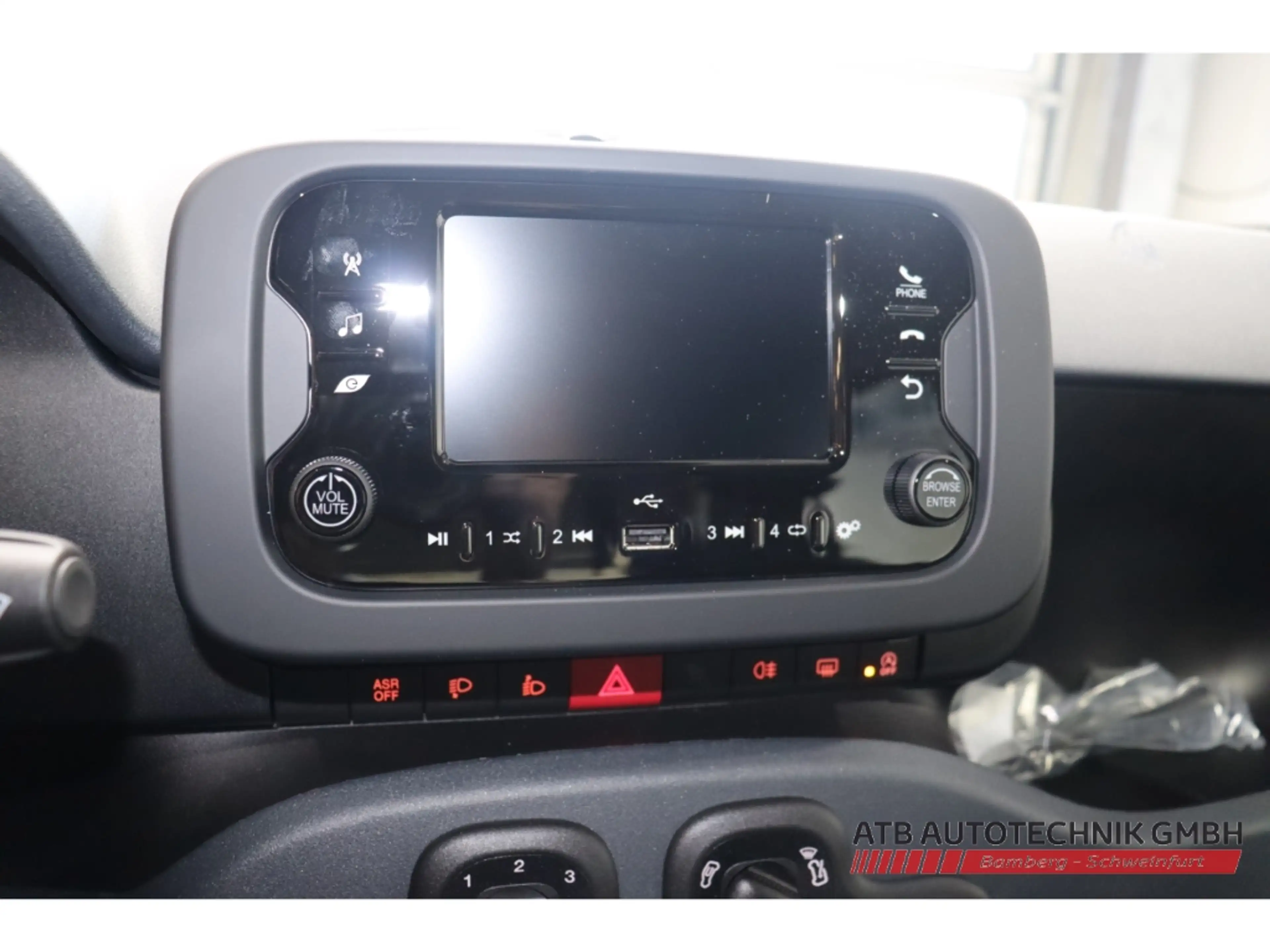 Fiat New Panda ICON Hybrid 1.0 GSE DAB Spurhalteass. — photo 15