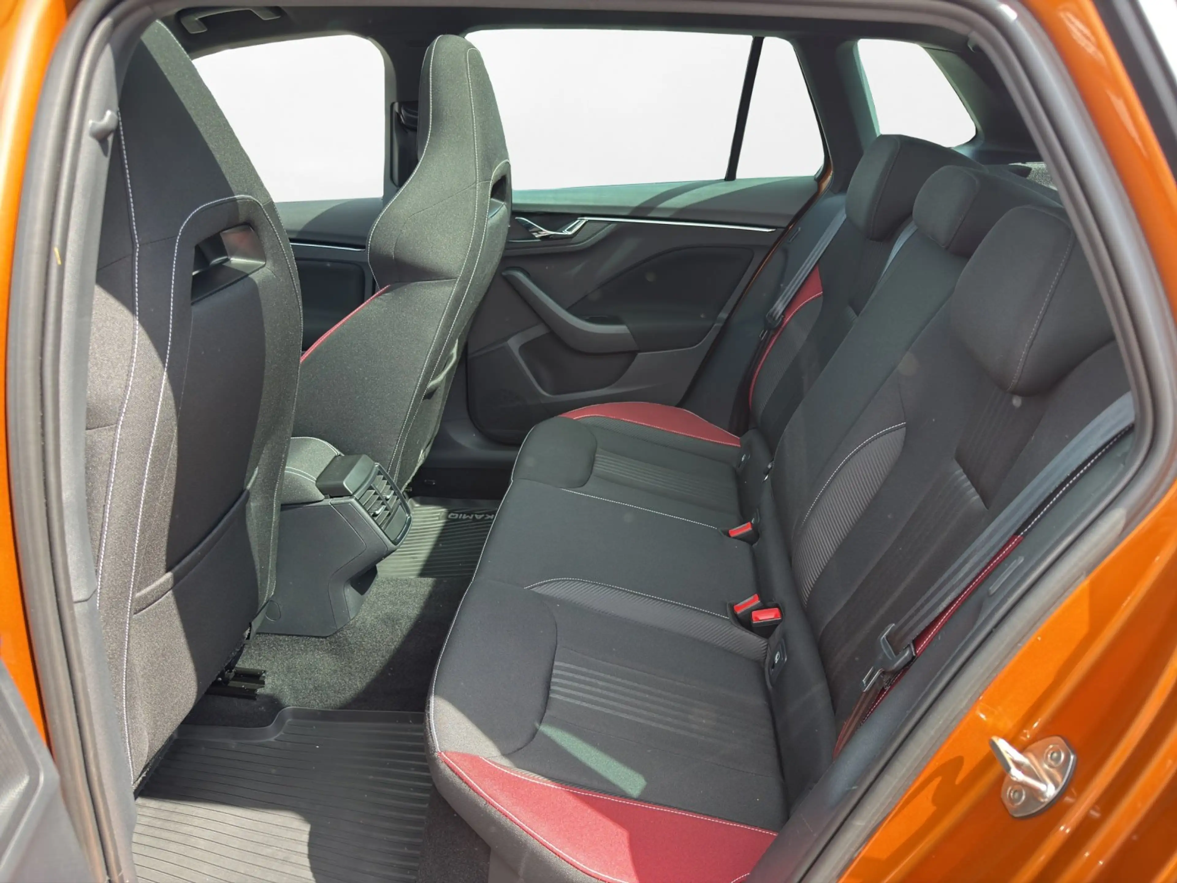 Skoda Kamiq 1.5 TSI MONTE CARLO | NAVI | PANO | LED | — photo 11
