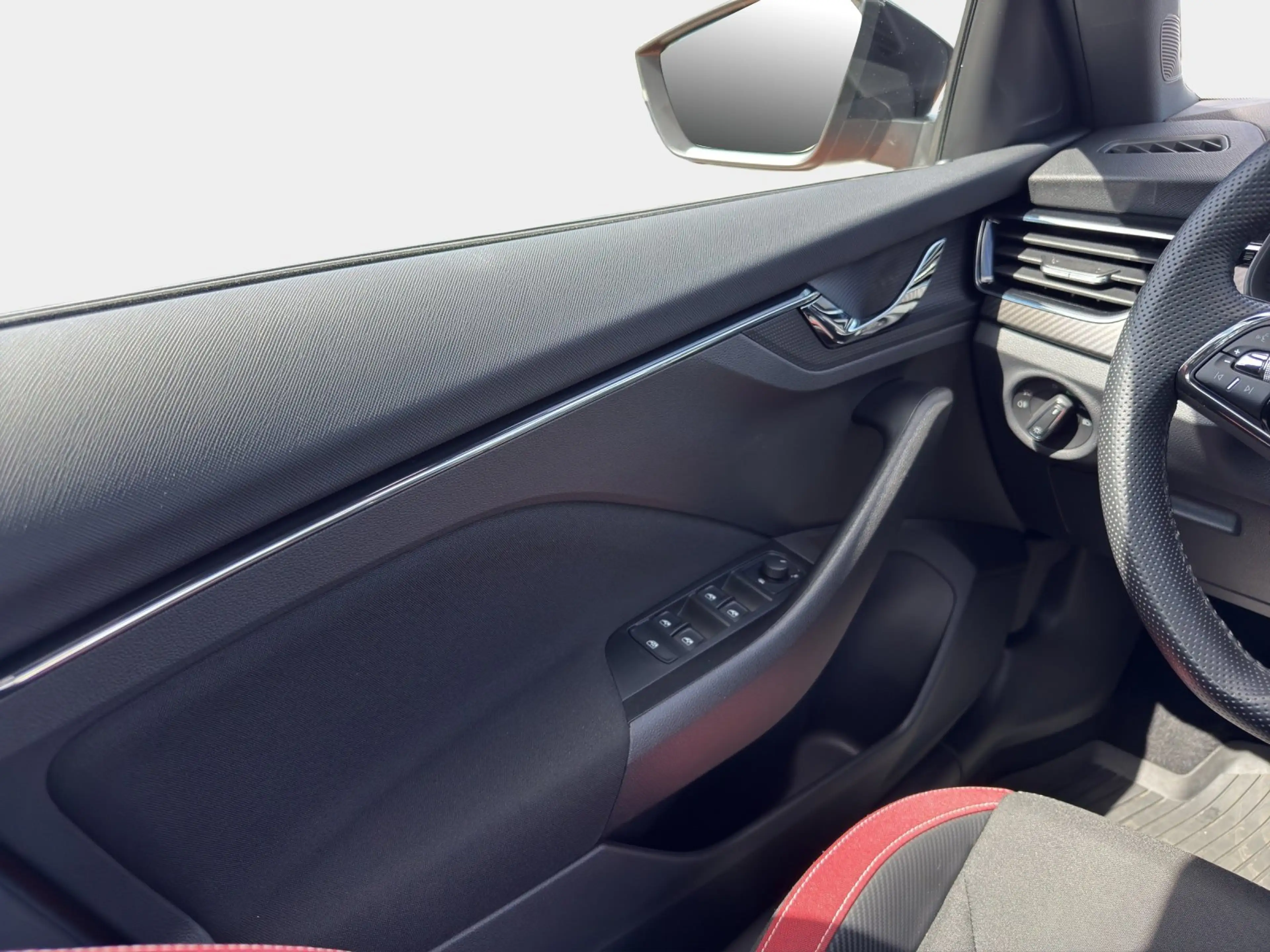 Skoda Kamiq 1.5 TSI MONTE CARLO | NAVI | PANO | LED | — photo 10