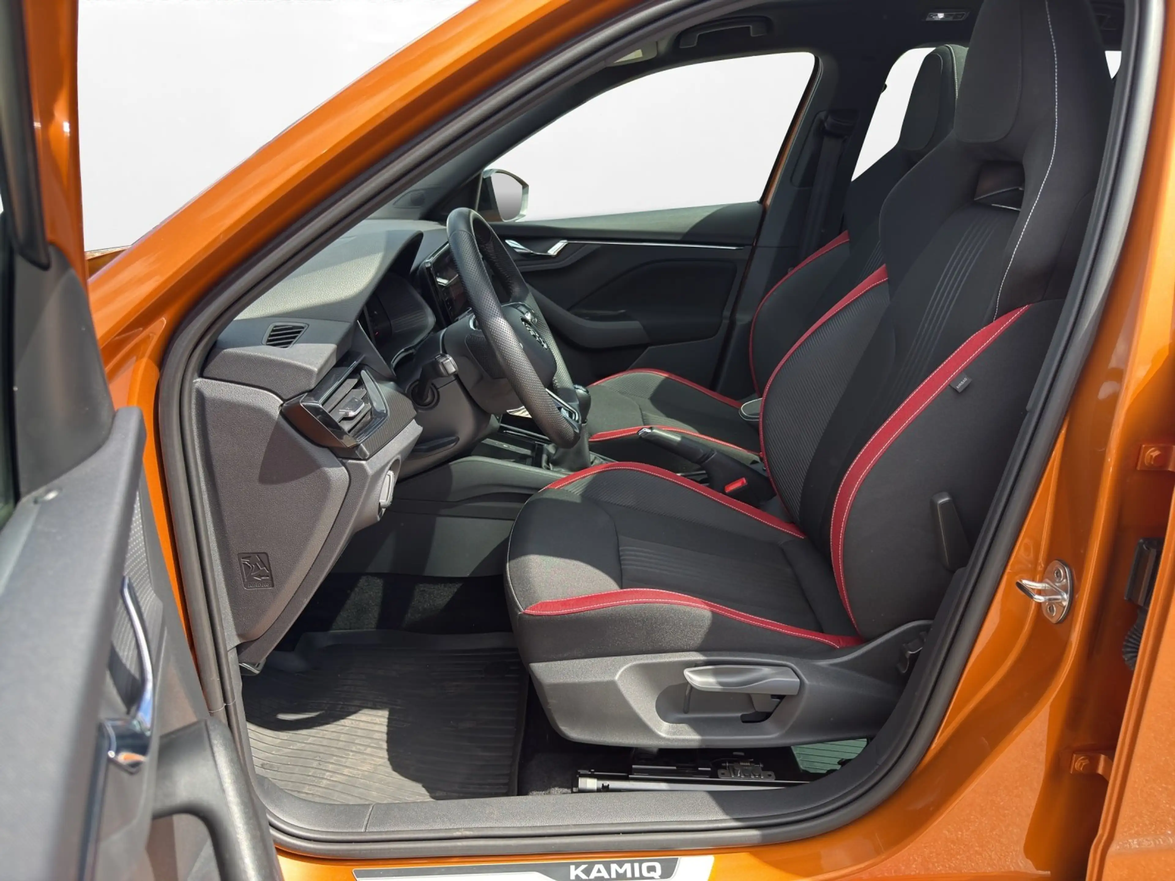 Skoda Kamiq 1.5 TSI MONTE CARLO | NAVI | PANO | LED | — photo 8
