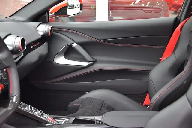 Ferrari 812 Superfast *Atelier Car*Lift*Kamera*Racingseats*... Ansicht 5