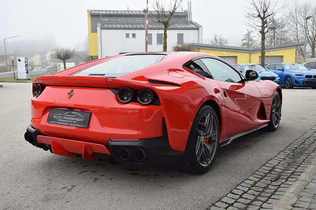 Ferrari 812 Superfast *Atelier Car*Lift*Kamera*Racingseats*... Ansicht 3