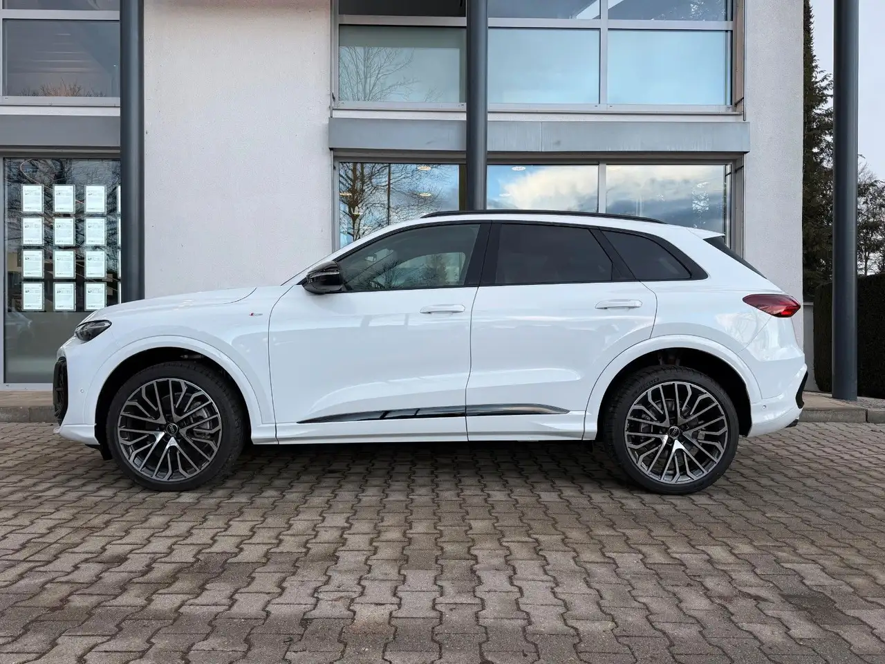 Audi Q5 2.0 TDI quattro 150 kW/ 21"/ BUSINESS/ S LINE 8