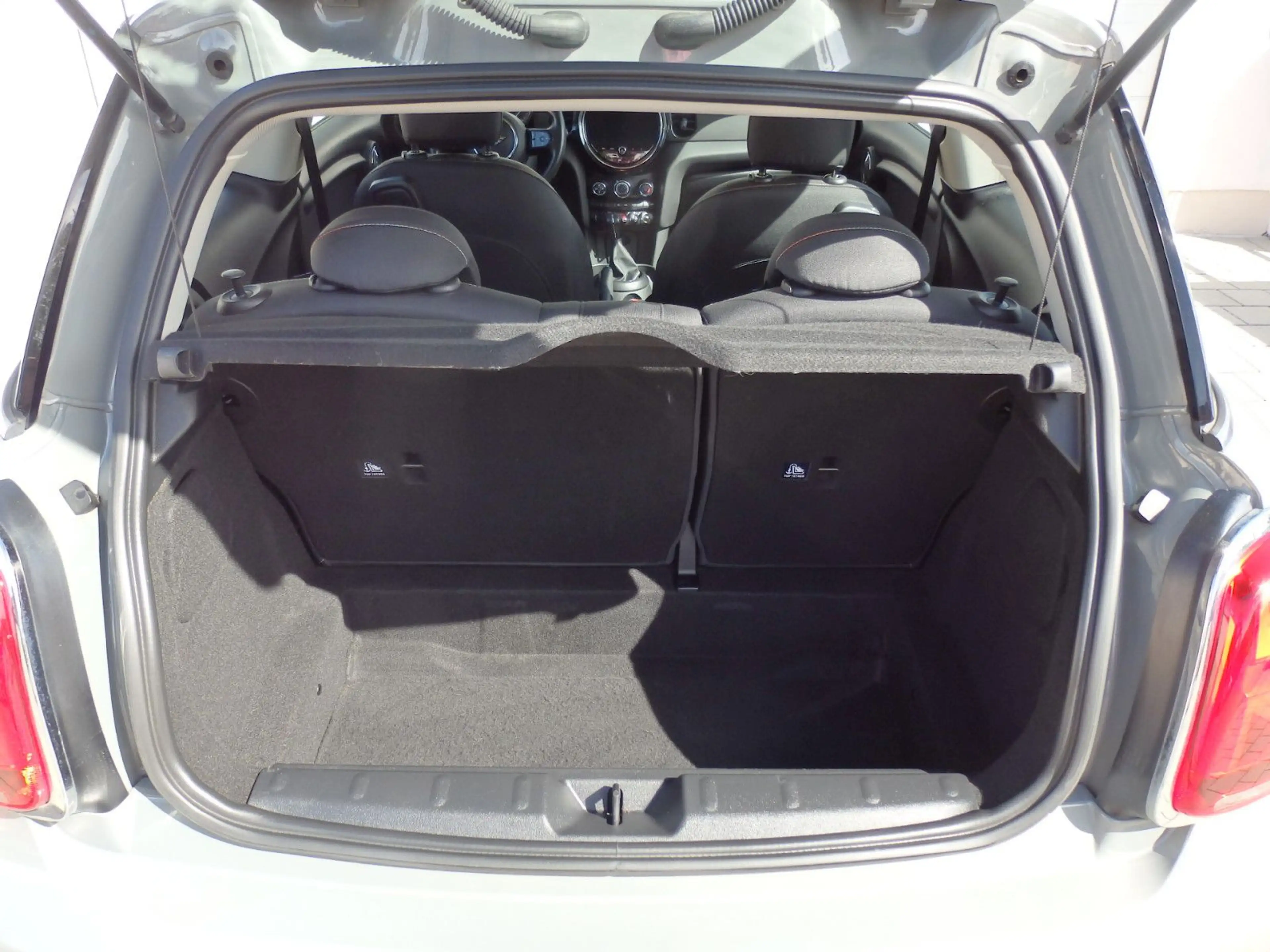 MINI One One Essential Trim LED Klima 16"Alu Sportlenkrad — photo 10