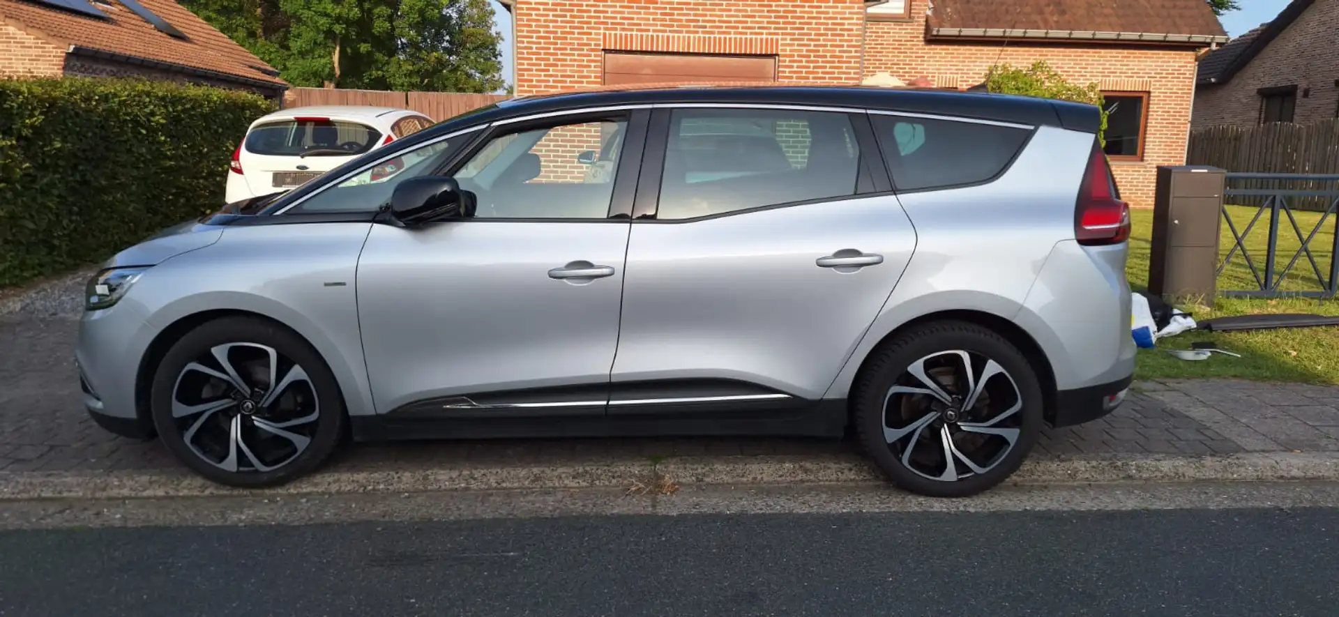 Renault Scenic TCe 130 Luxe - 1