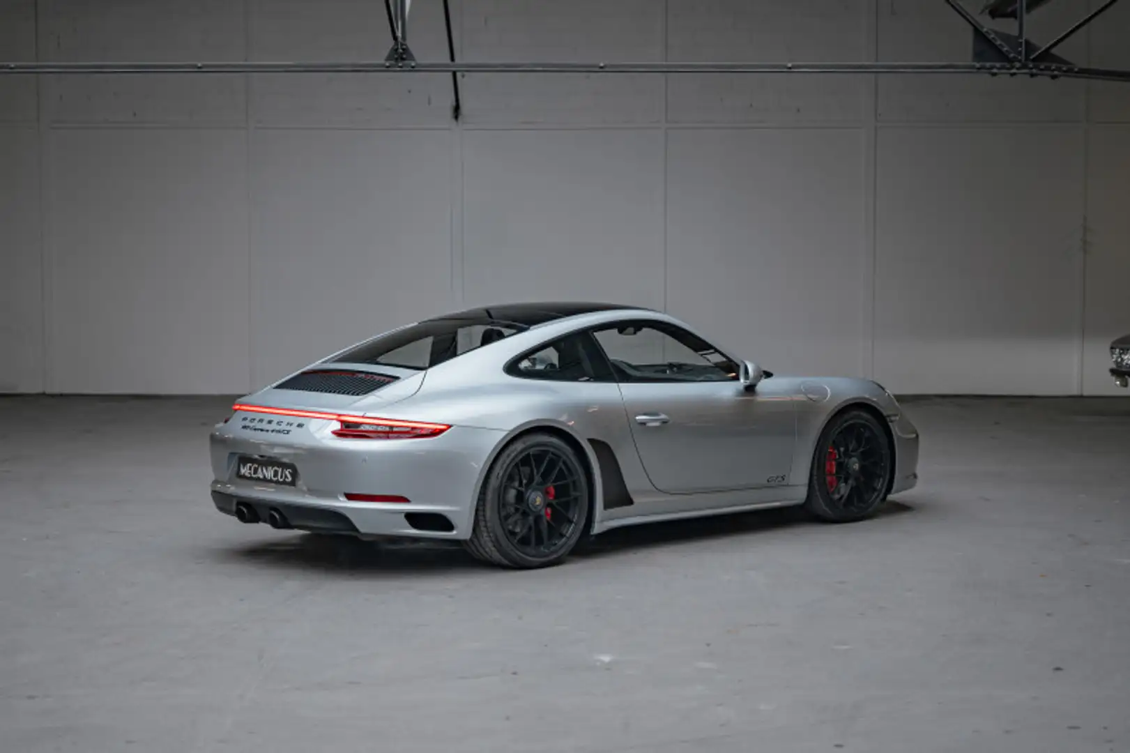 Porsche 911 (991) 991.2 Carrera 4 GTS *Full carbone / Boîte mécanique / Entretiens Porsche* Grau - 2