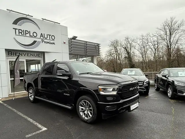 Dodge RAM 1500 5.7 V8 390 HEMI CREW CAB LARAMIE SUIVI COMPLET AVEC FACTURES + ATTELAGE + CARPLAY + CAMERA AR