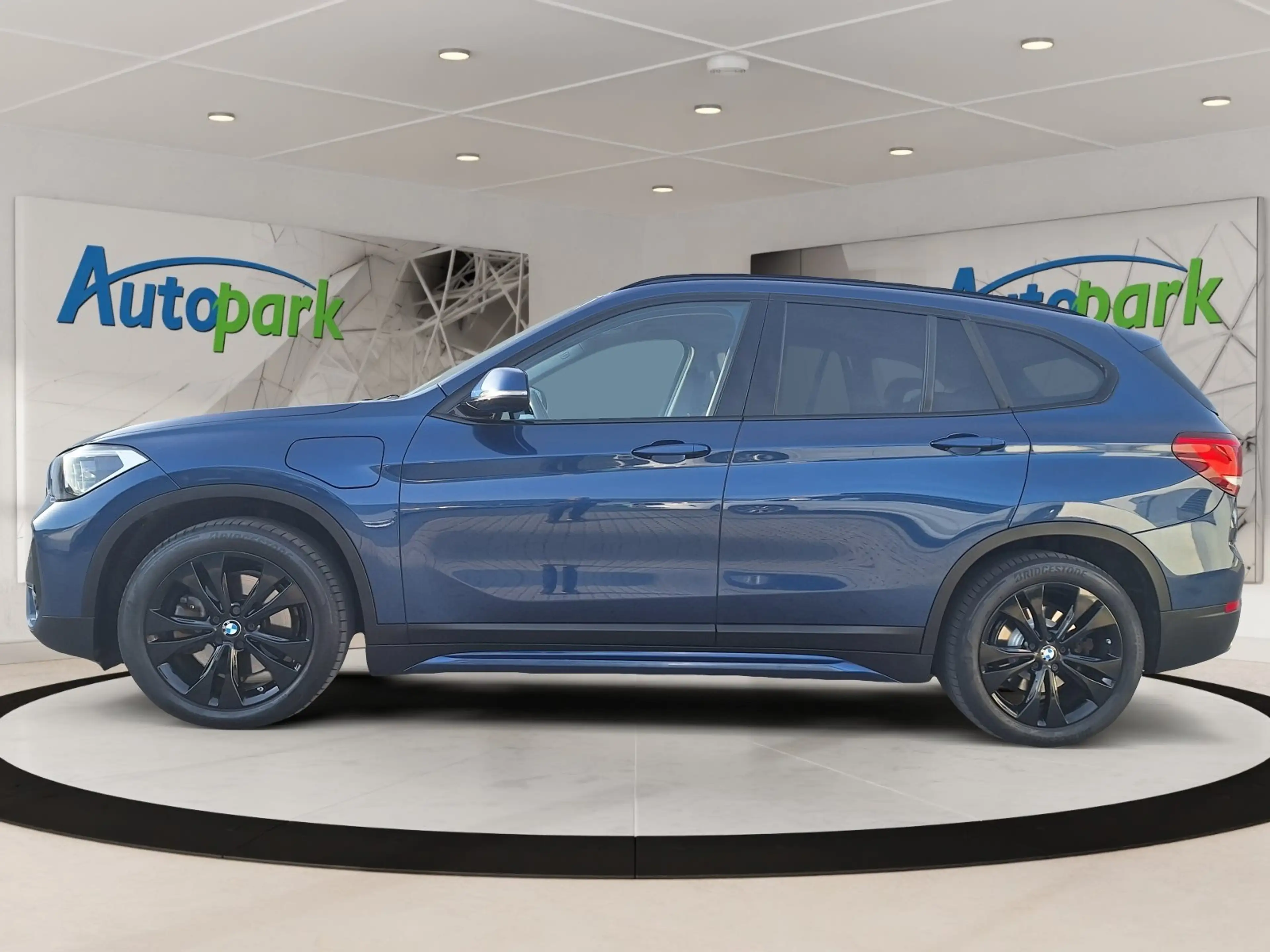 BMW X1 xDrive 25e Sport Line — photo 4