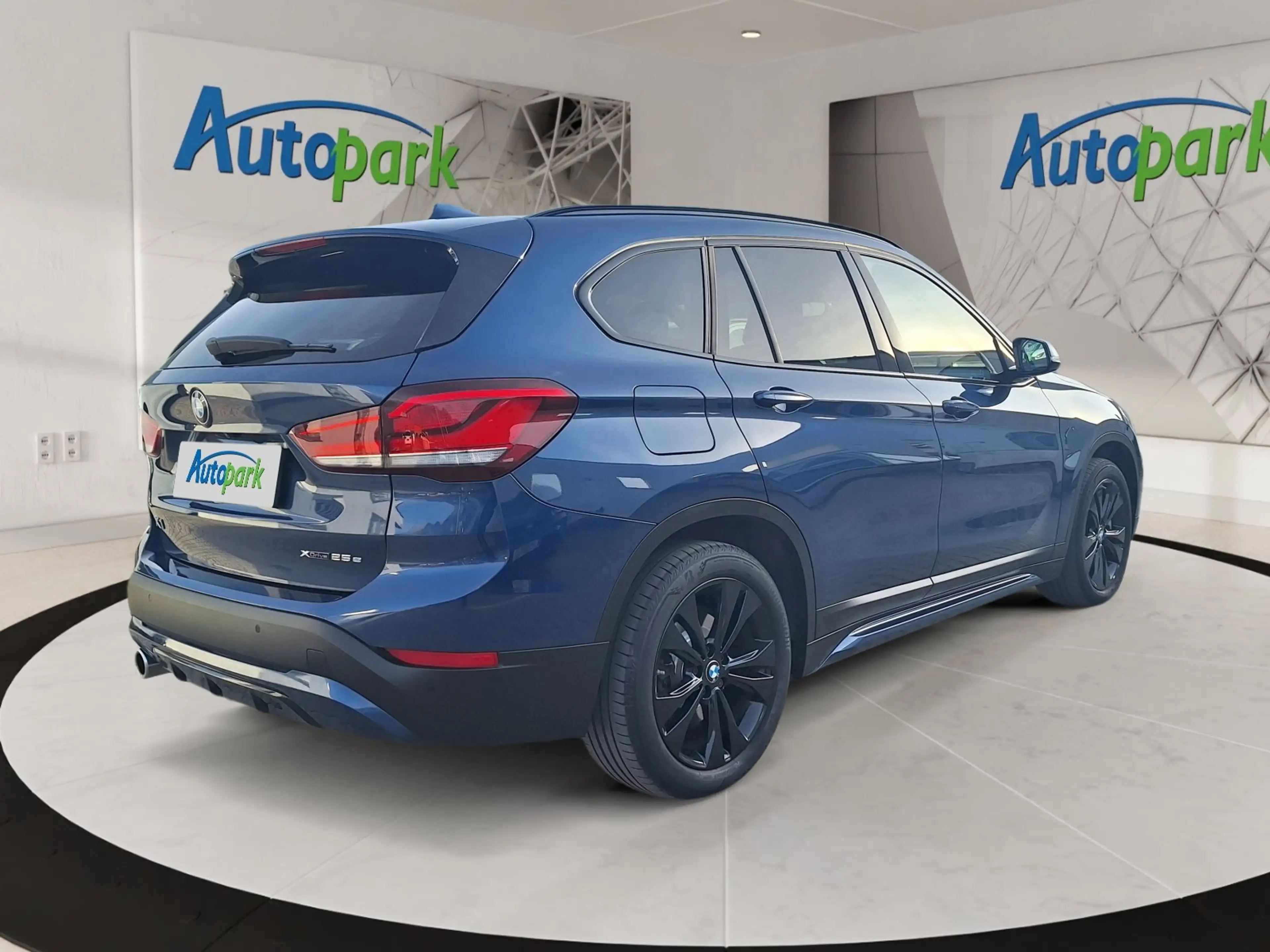 BMW X1 xDrive 25e Sport Line — photo 8