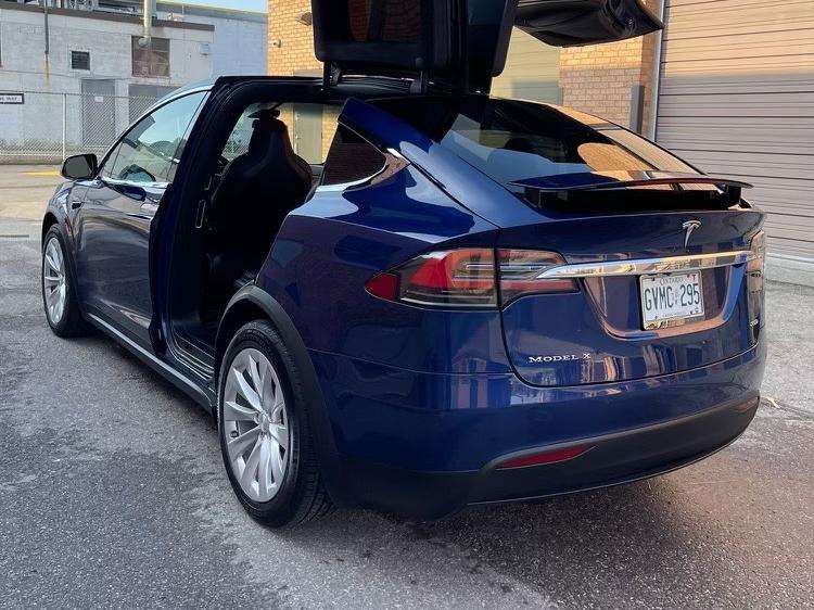 2017 Tesla Model X 75D thumb 8