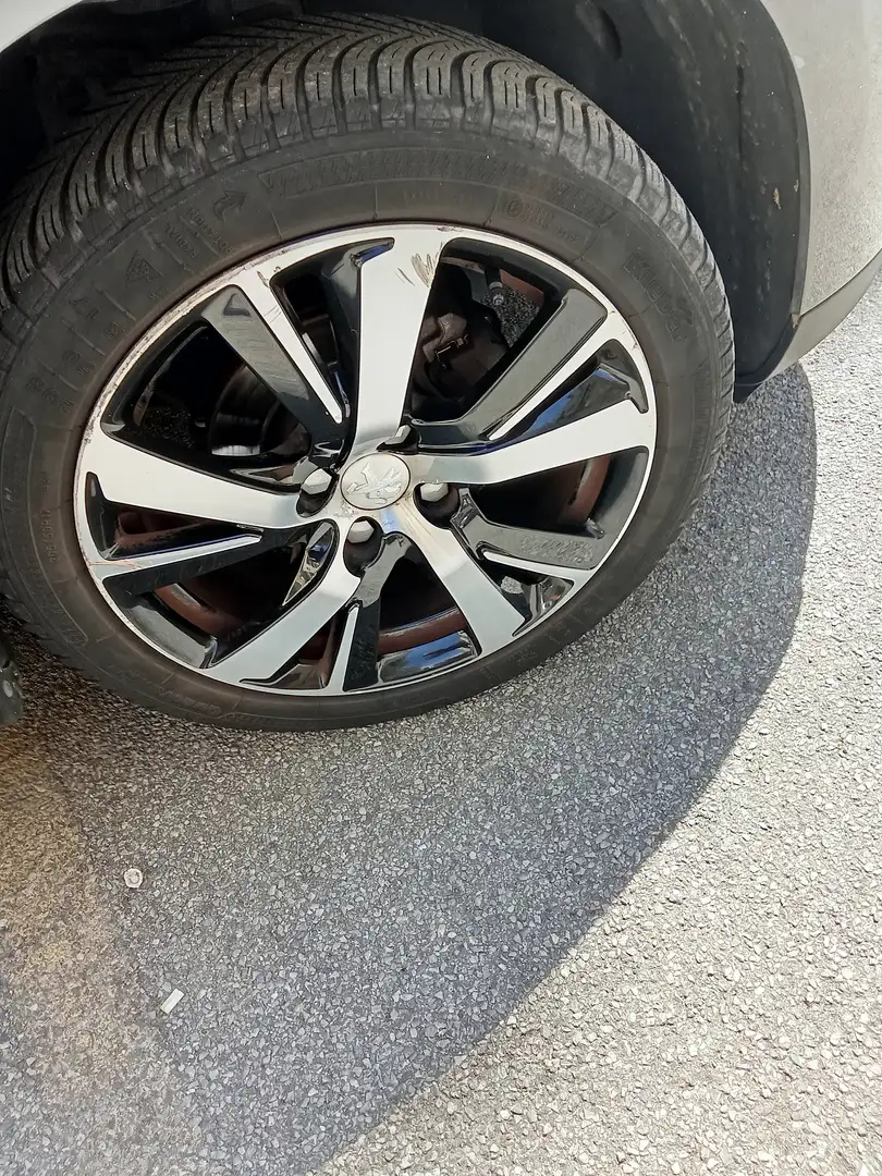 Peugeot 2008 2008 1.6 e-hdi 8v Allure s siva - 2