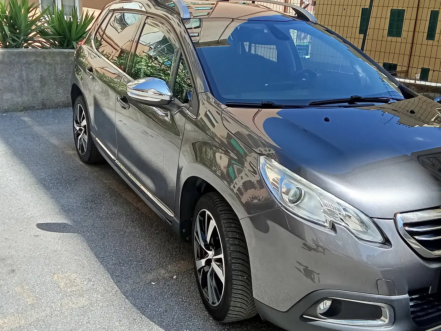Peugeot 2008 2008 1.6 e-hdi 8v Allure s siva - 1