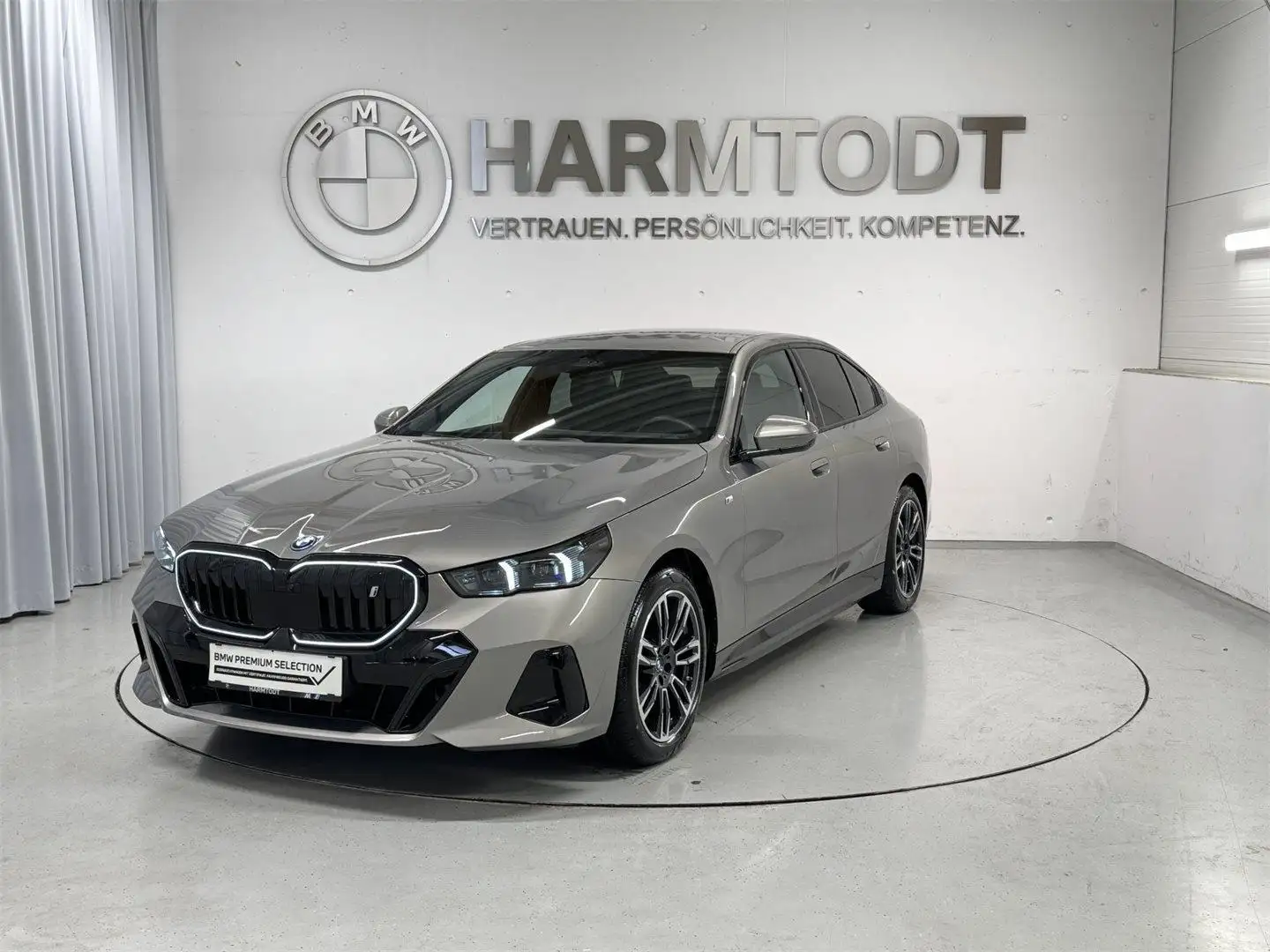 BMW i5 xDrive40 Grijs - 1