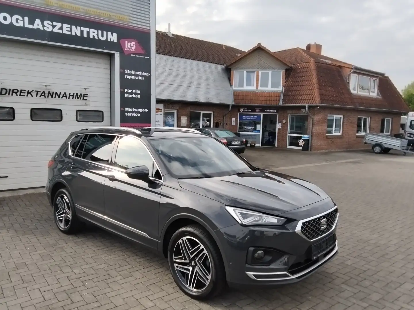 SEAT Tarraco 1.5 TSI ACT Xcellence/SHZG/AHK/RFK/NAVI/Pano Gris - 1