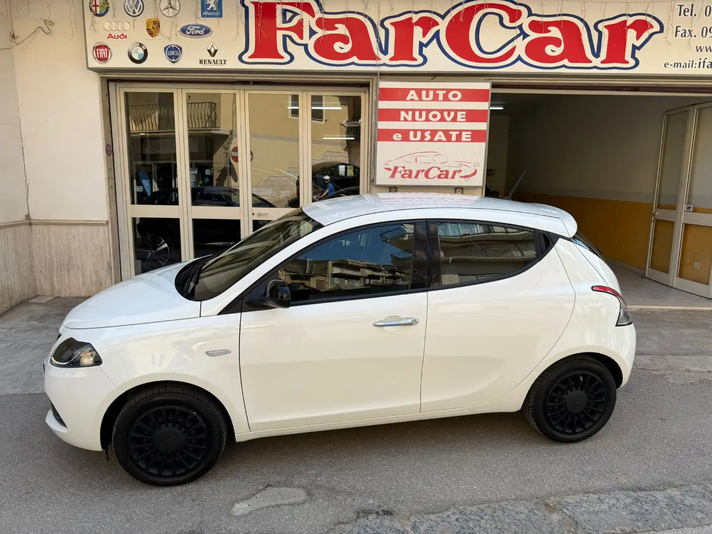 Lancia Ypsilon 1.0 FireFly 5pS&S Hyb. Eco Silv. Bianco - 2