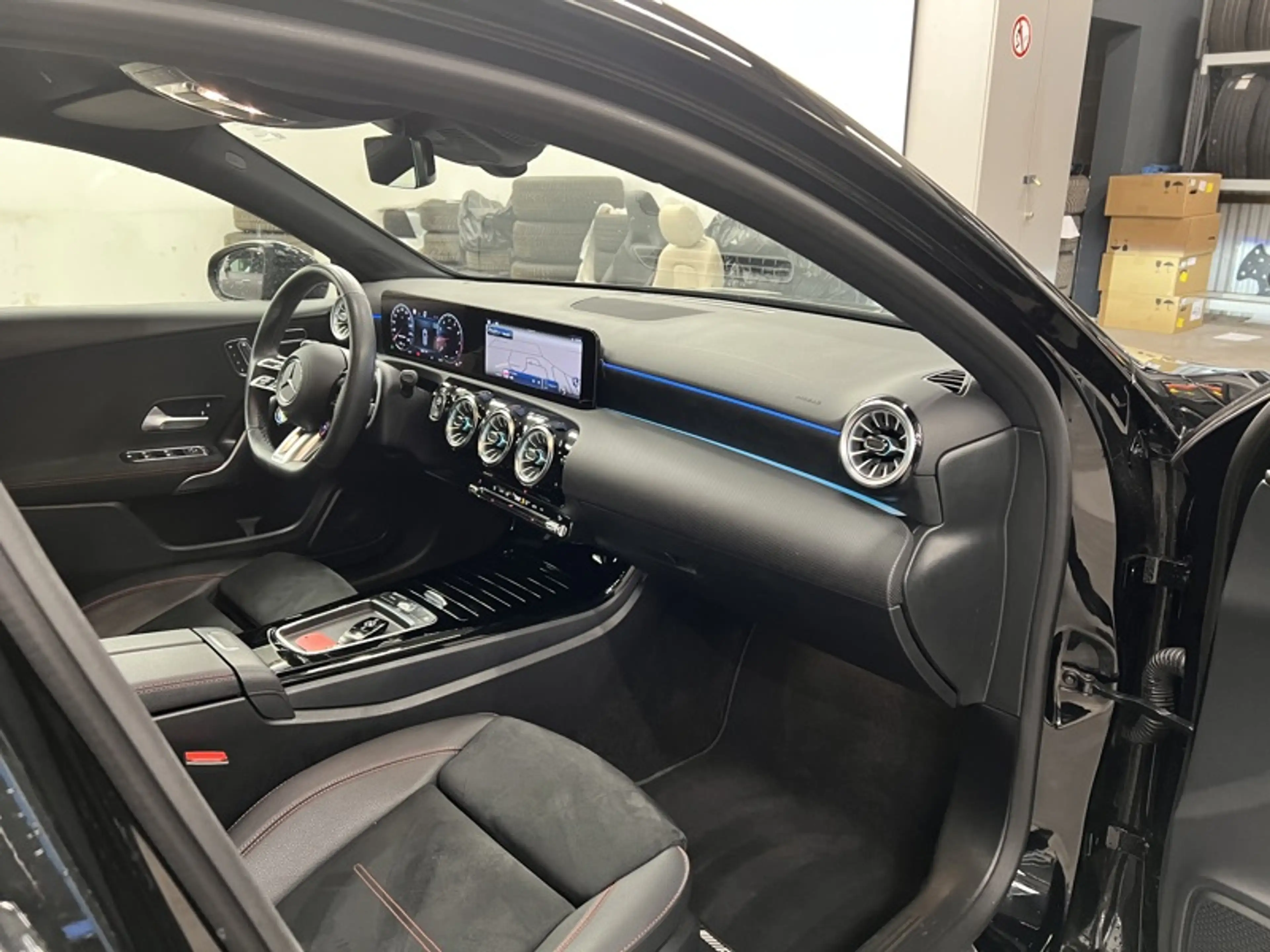 Mercedes-Benz A 35 AMG 4MATIC Pack Night — photo 9