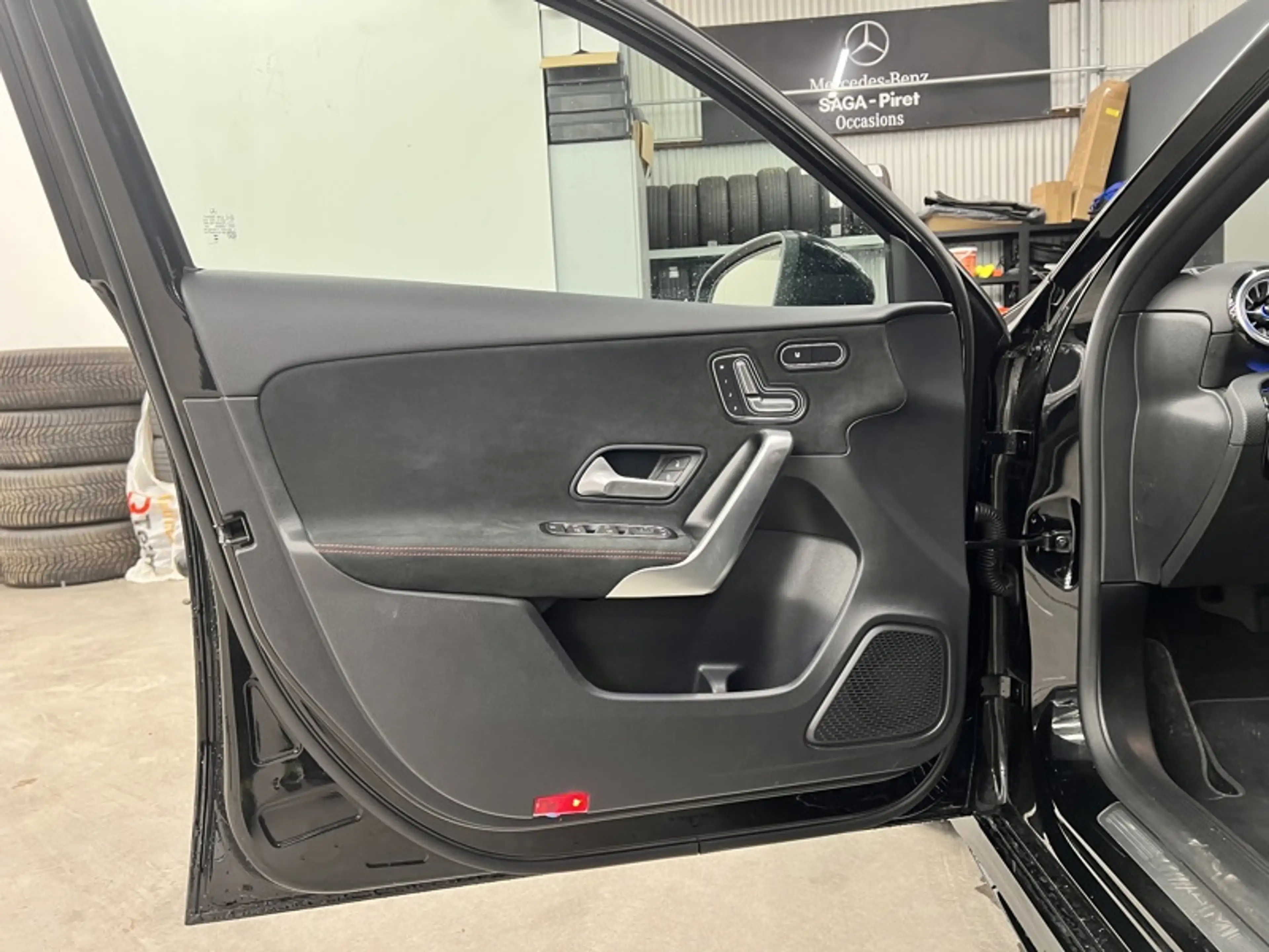 Mercedes-Benz A 35 AMG 4MATIC Pack Night — photo 14