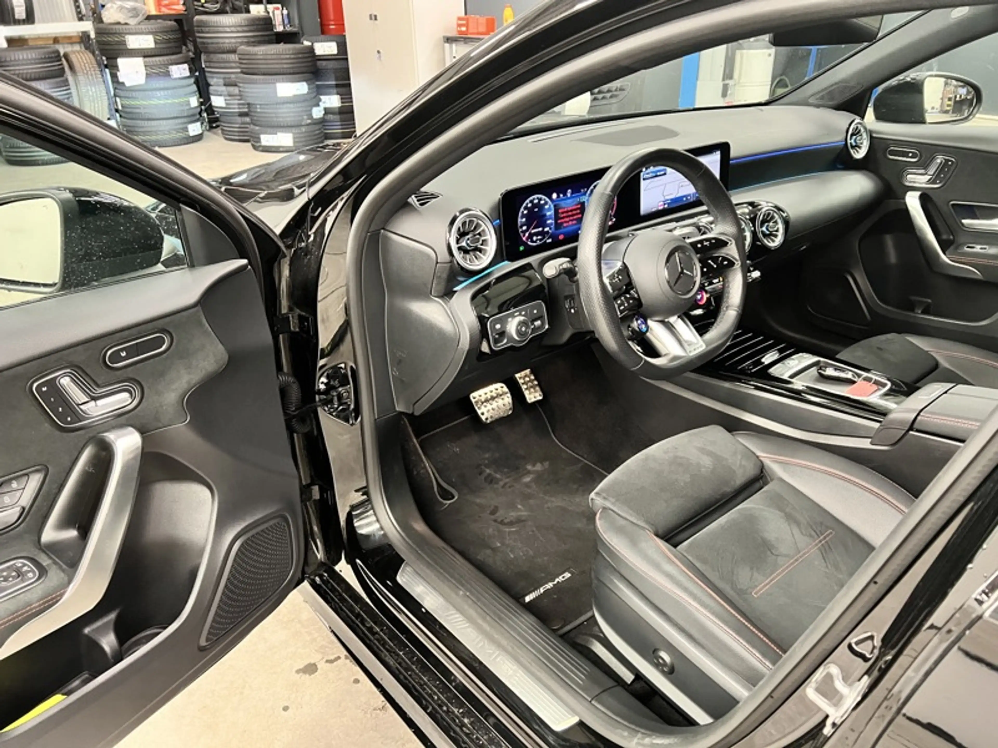 Mercedes-Benz A 35 AMG 4MATIC Pack Night — photo 13