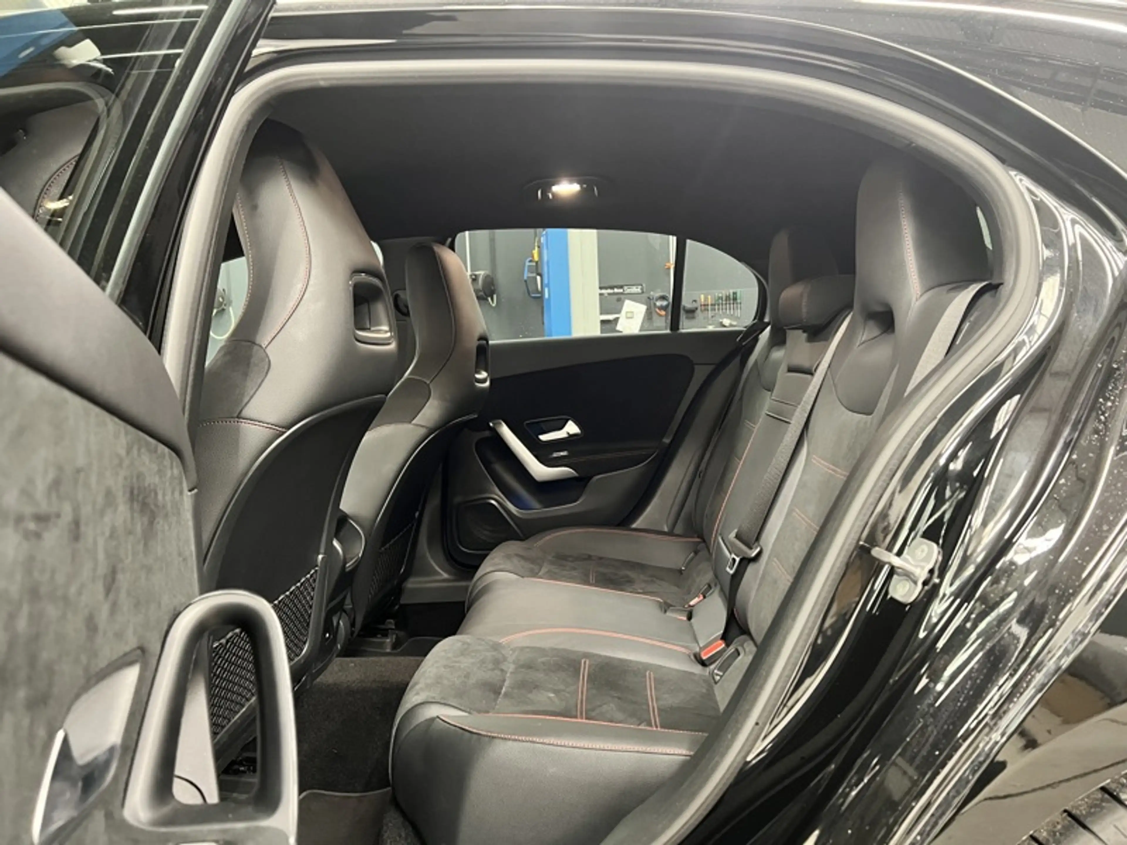 Mercedes-Benz A 35 AMG 4MATIC Pack Night — photo 11