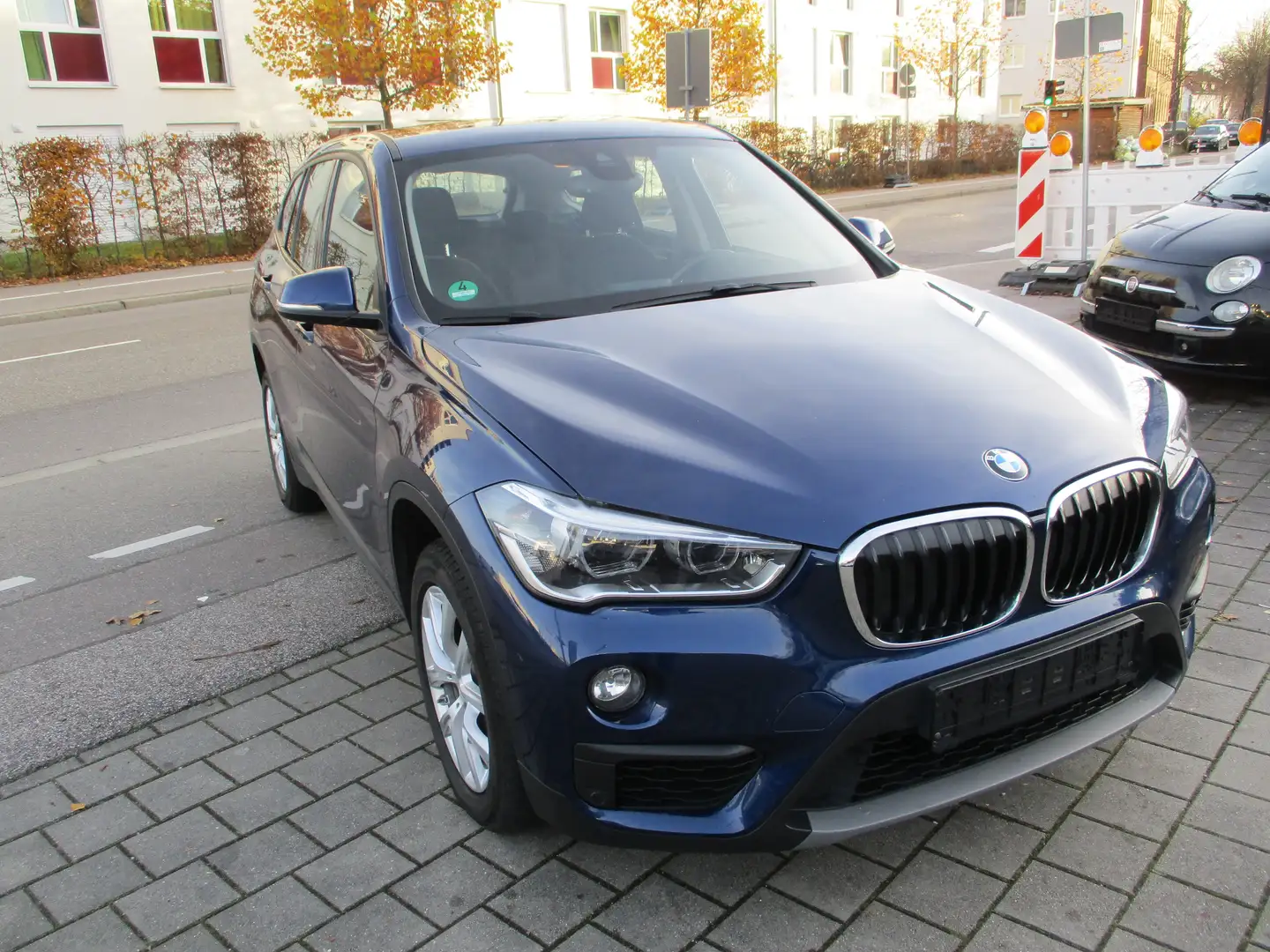 BMW X1 xDrive 18 d Advantage 1.Hand Blau - 1
