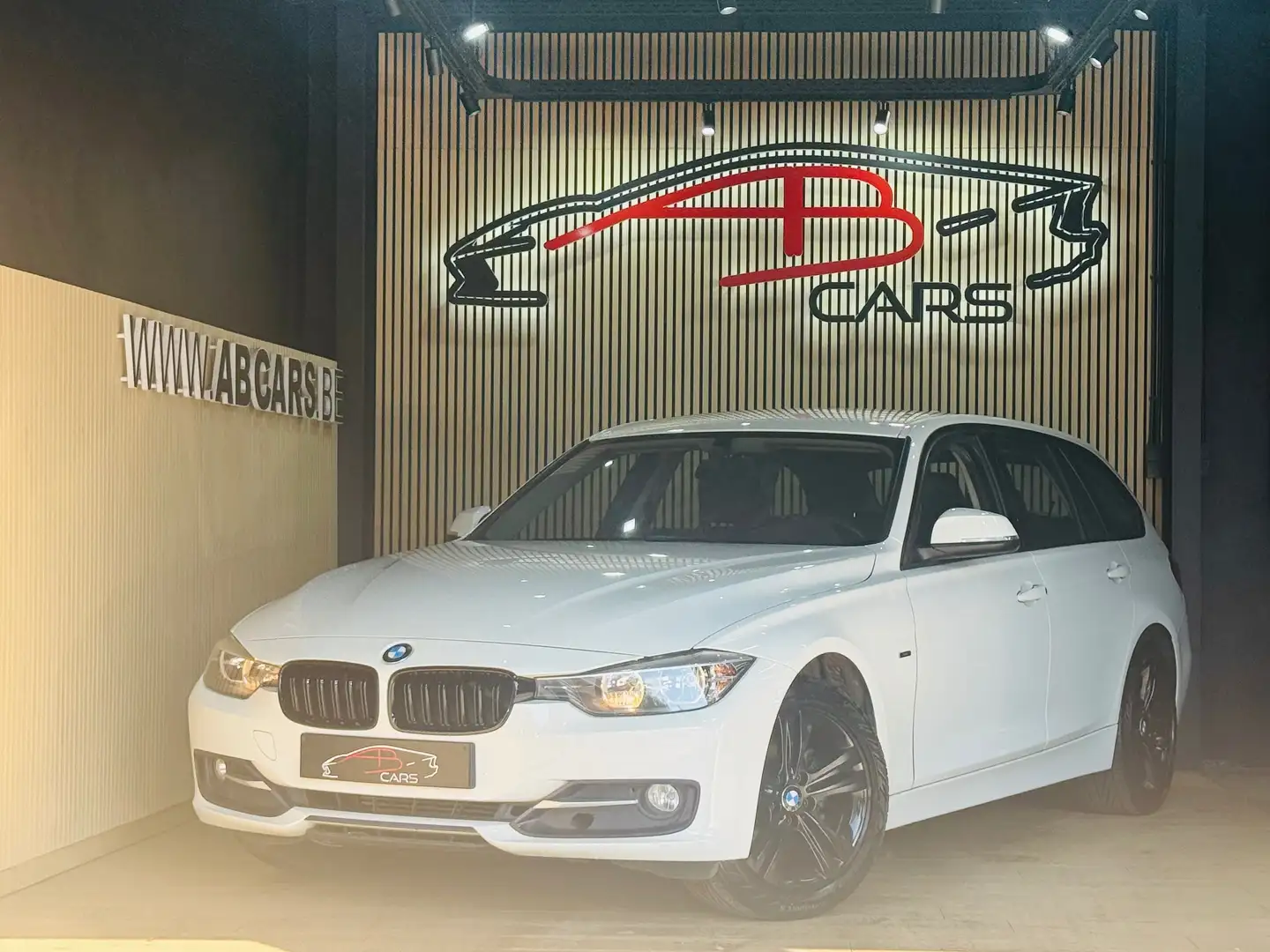 BMW 318 D * Touring - SPORT * GARANTIE 12 MOIS * Wit - 1