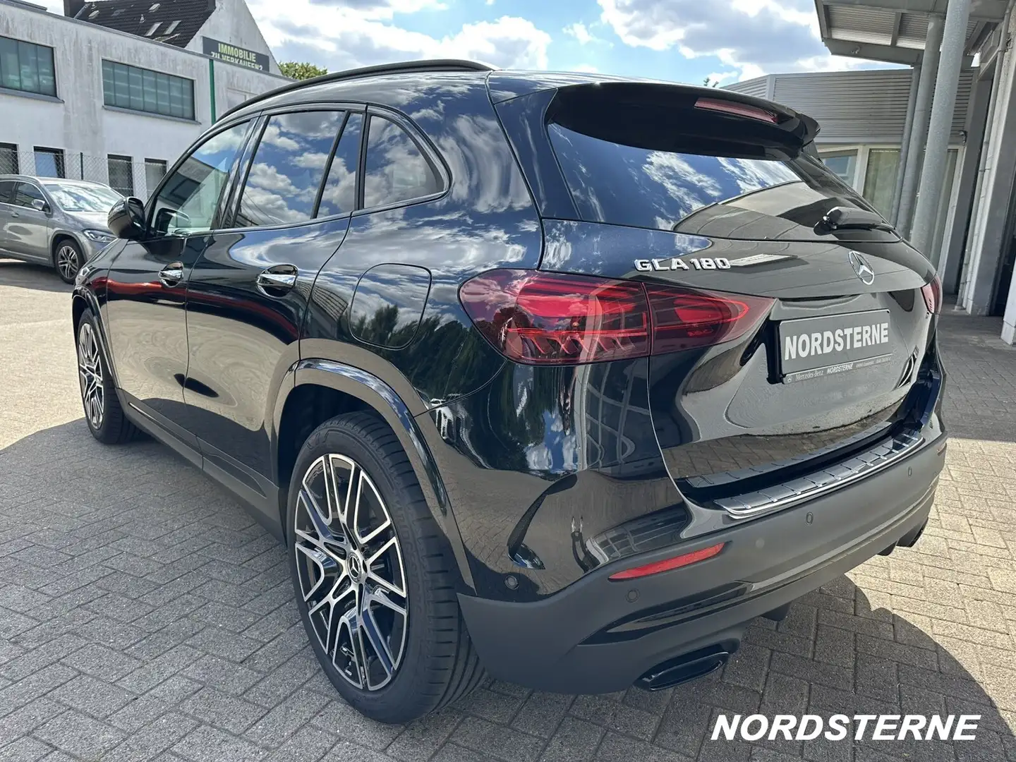 Mercedes-Benz GLA 180 GLA 180 AMG Night Kamera Distronic AHK LED  Autom. Noir - 2