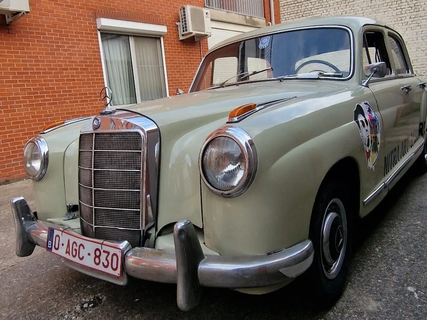 Mercedes-Benz 220 mercedes ponton 219 W105 - 1
