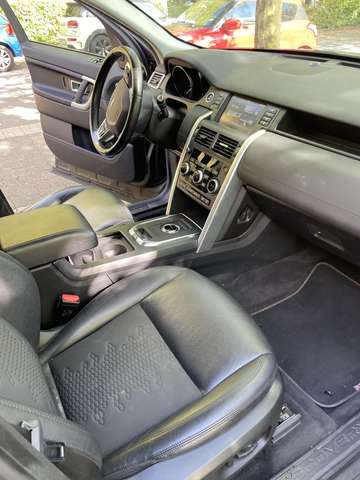 Imagine Land Rover Discovery Sport SE AWD