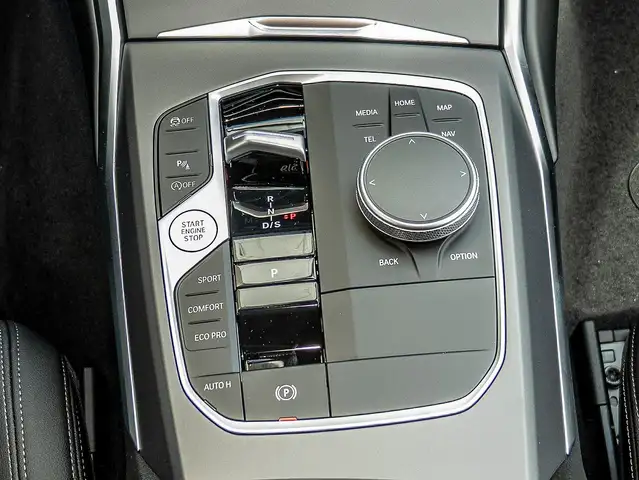 BMW 3 Series view 8