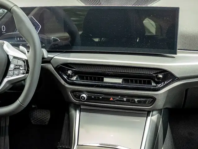 BMW 3 Series view 6