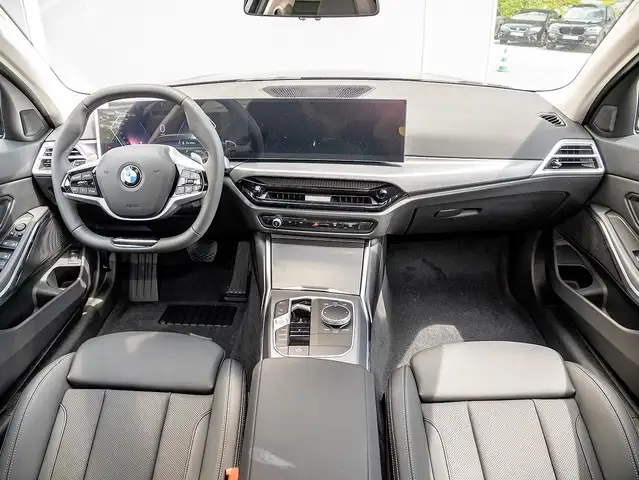 BMW 3 Series view 5