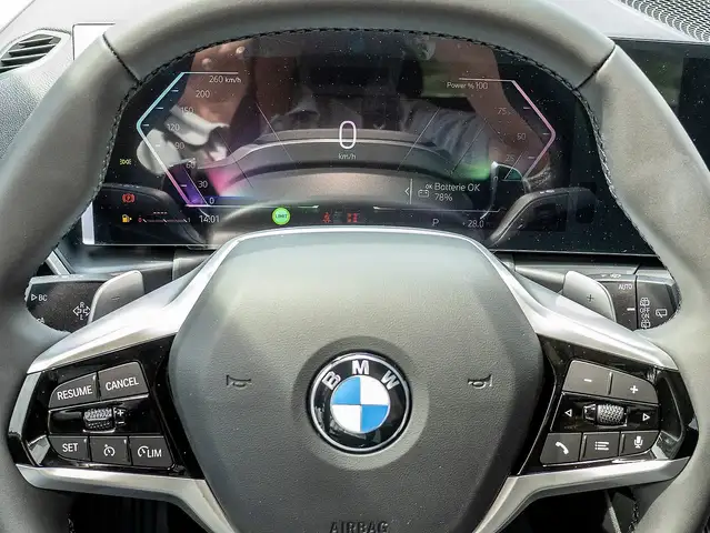 BMW 3 Series view 10
