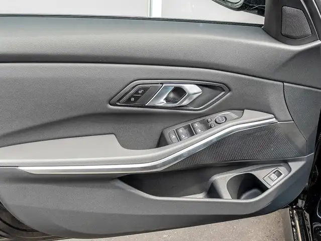 BMW 3 Series view 14