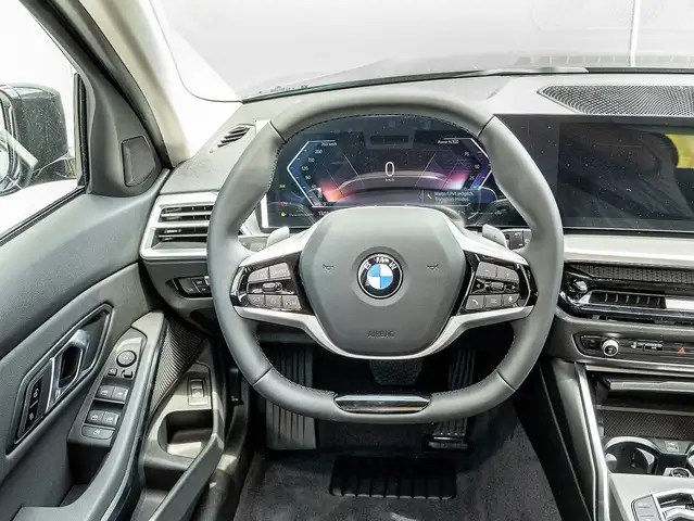 BMW 3 Series view 9
