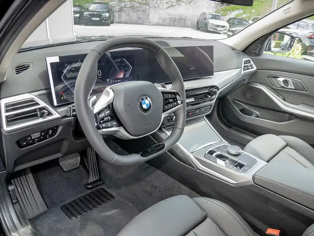 BMW 3 Series view 3
