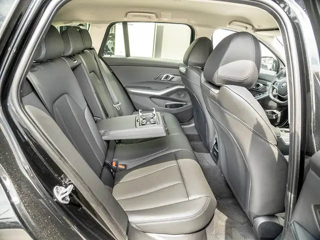 BMW 3 Series view 15