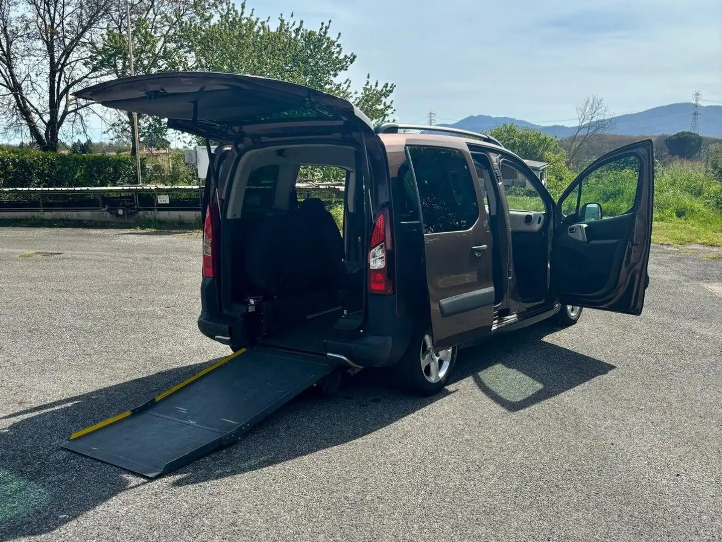 Peugeot Partner Partner Tepee 1.6 e-hdi Outdoor s Marrone - 1