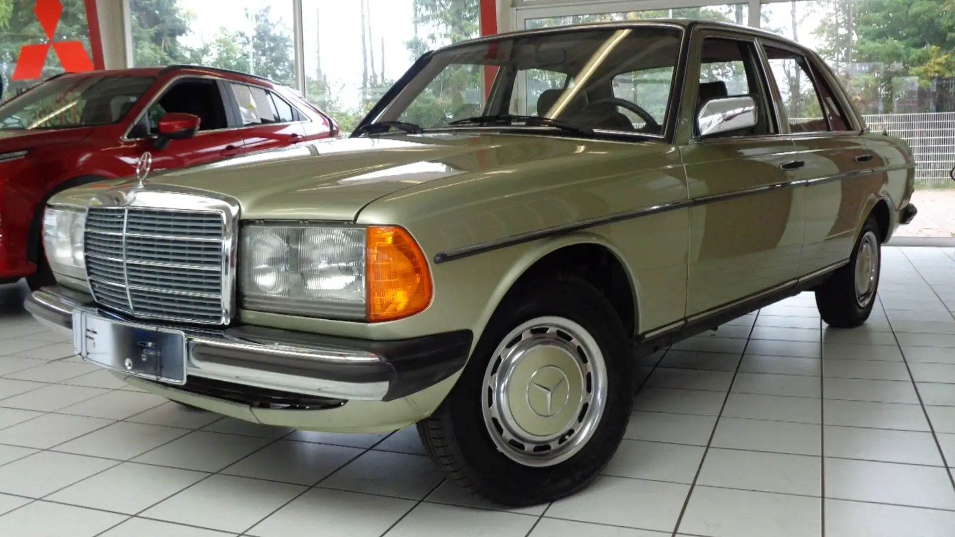 Mercedes-Benz Baureihe 123 230E( 123) H-Kennzeichen Guter Zustand Grün - 1