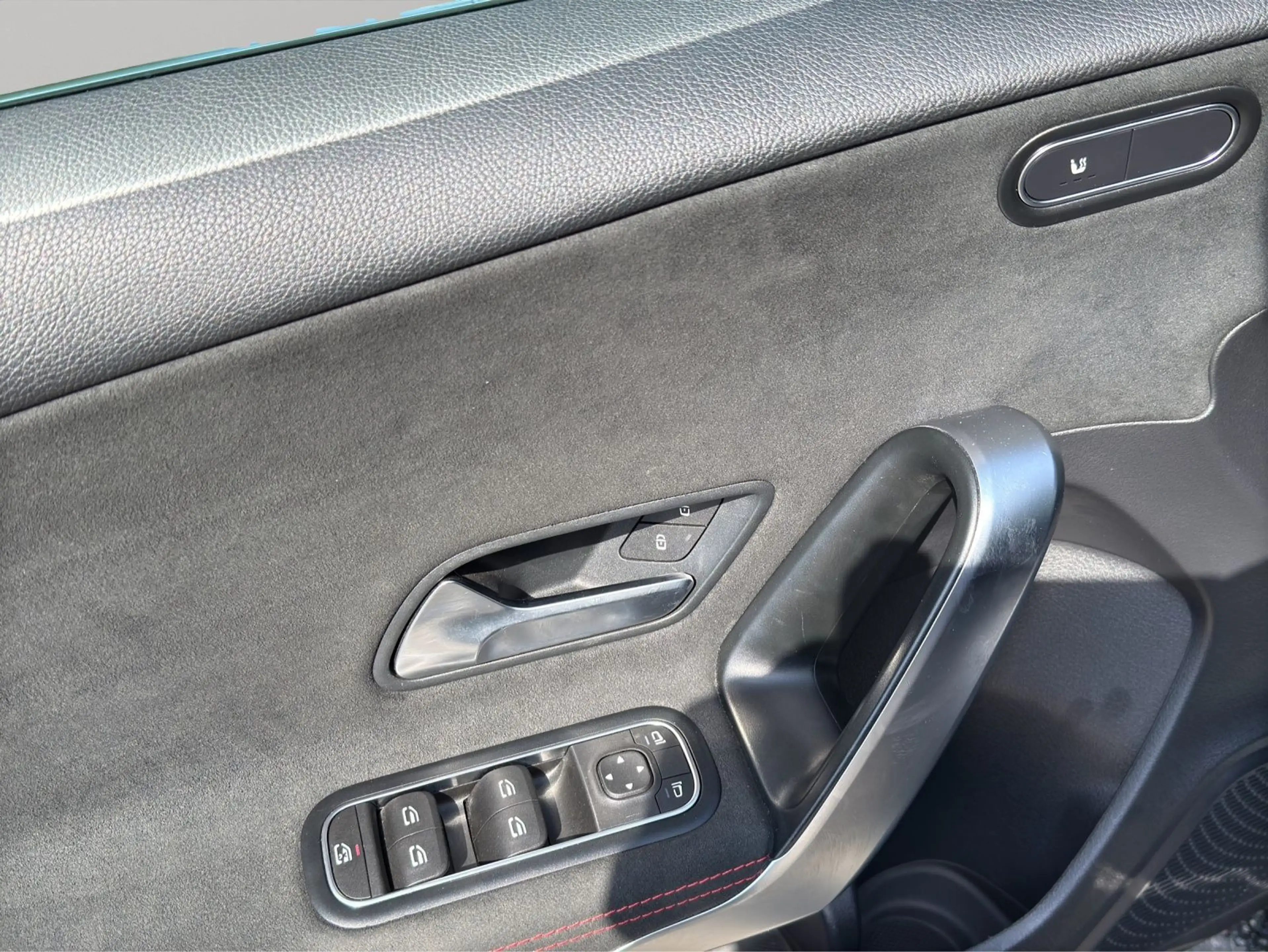 Mercedes-Benz A 35 AMG 4Matic NAVI+LED+PANO+SITZHZ+LEDER — photo 13