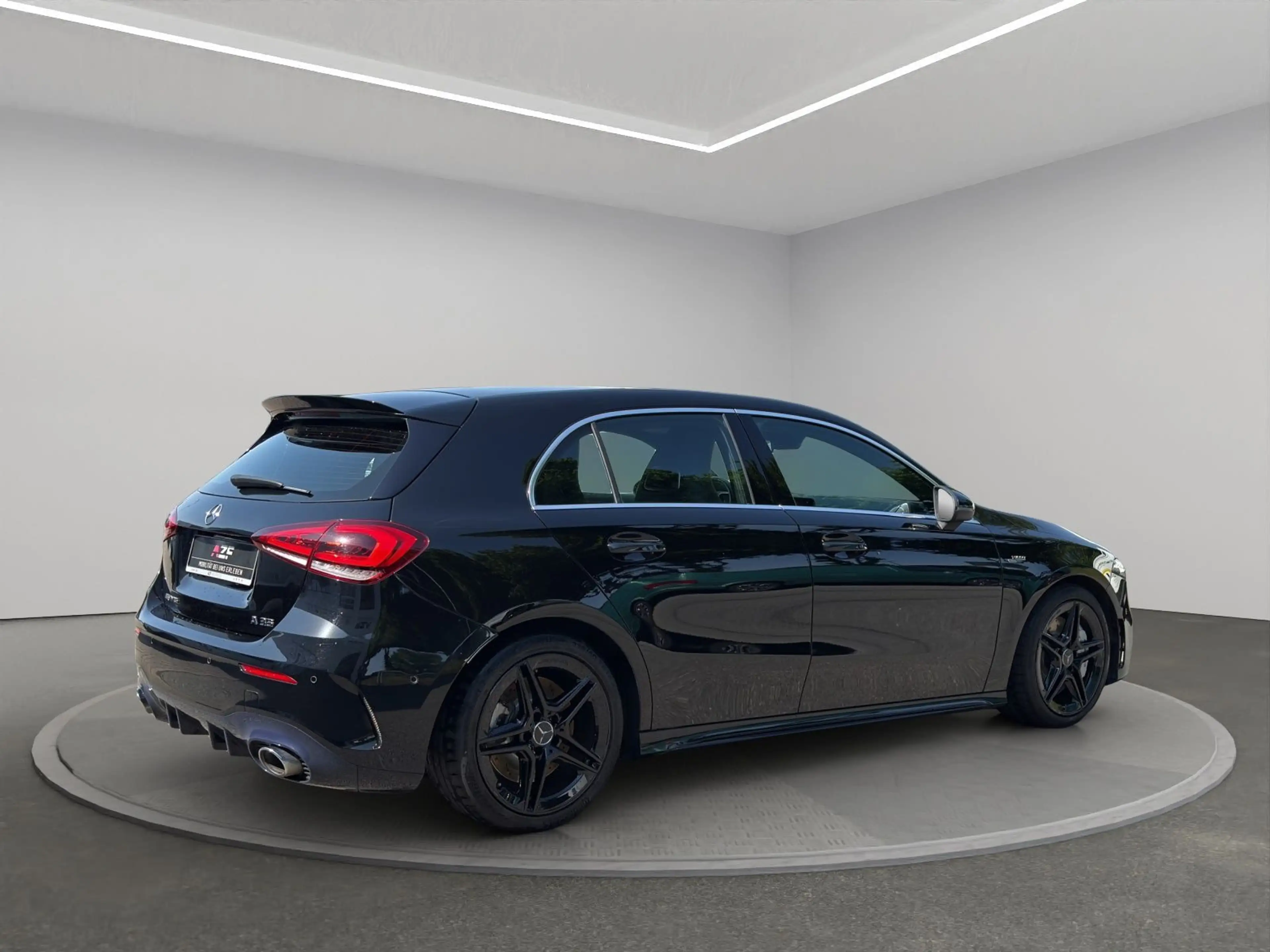 Mercedes-Benz A 35 AMG 4Matic NAVI+LED+PANO+SITZHZ+LEDER — photo 4
