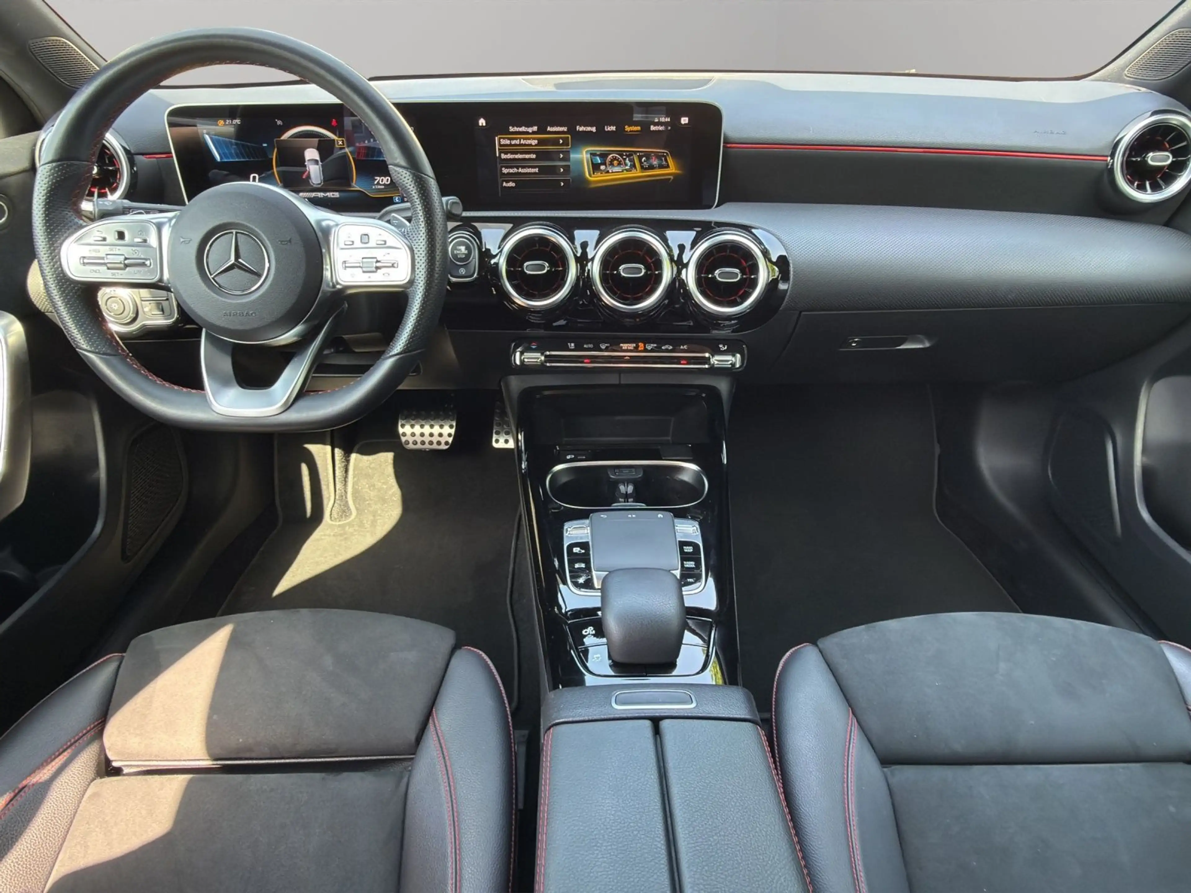 Mercedes-Benz A 35 AMG 4Matic NAVI+LED+PANO+SITZHZ+LEDER — photo 14
