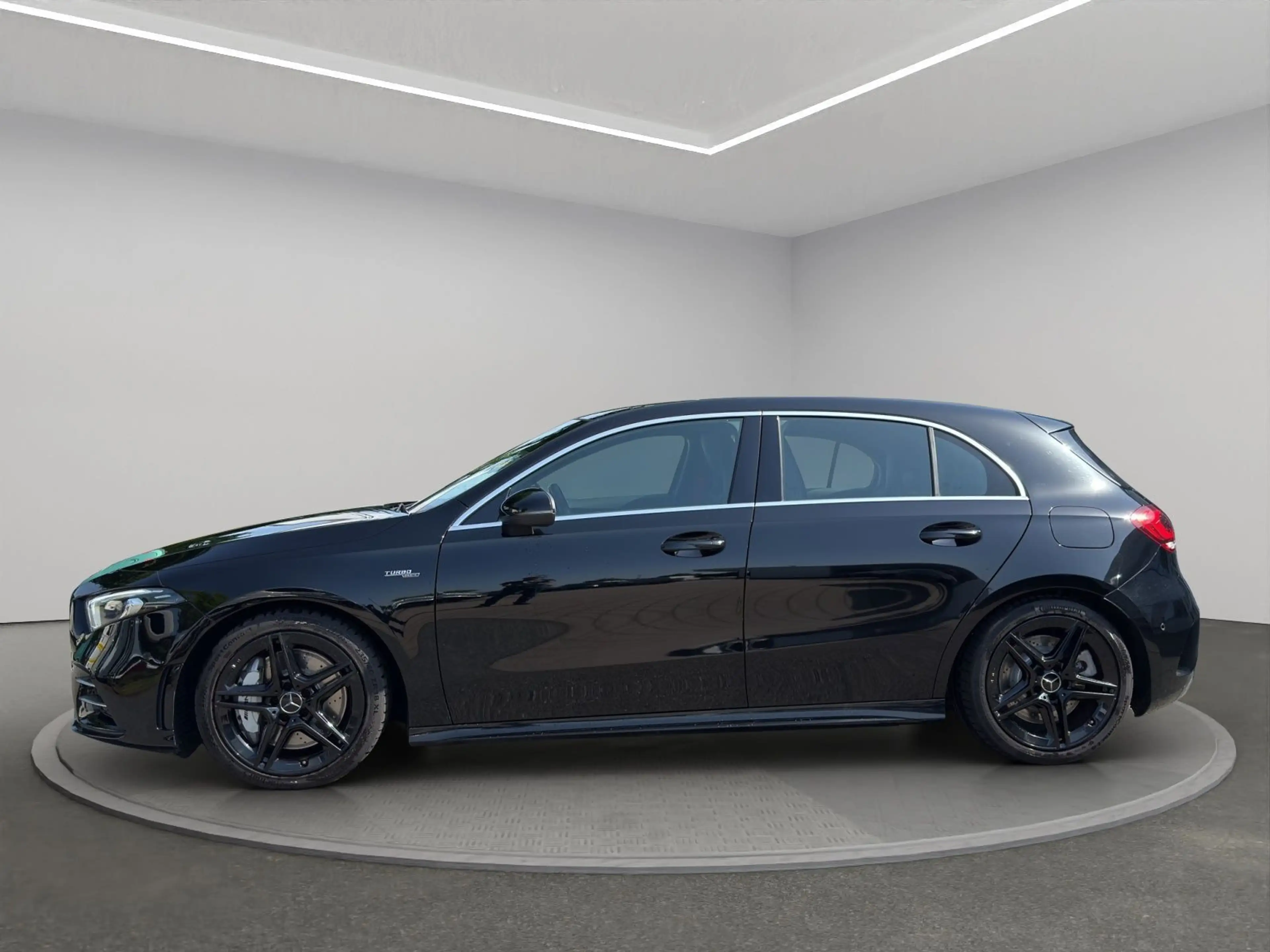 Mercedes-Benz A 35 AMG 4Matic NAVI+LED+PANO+SITZHZ+LEDER — photo 5