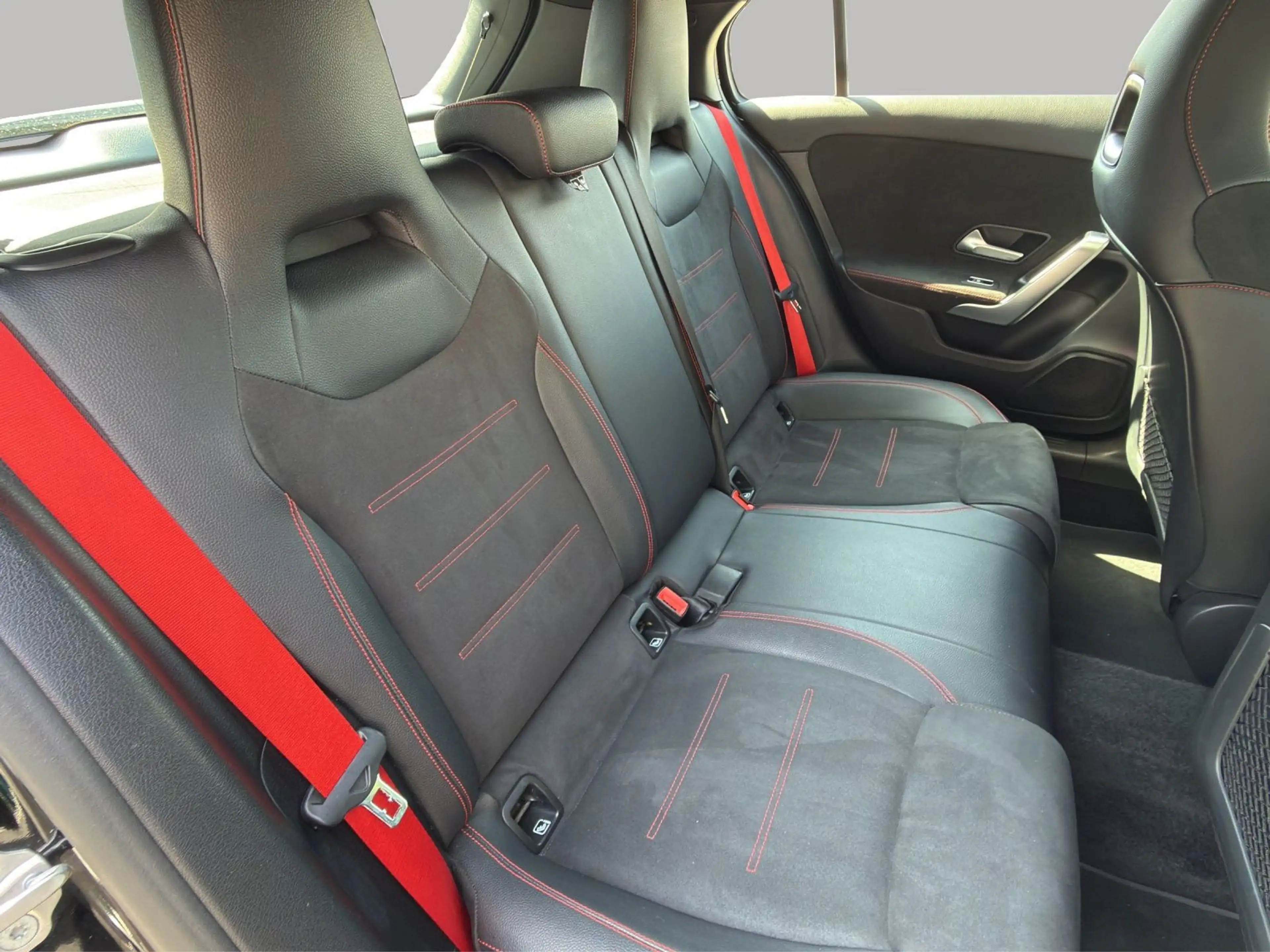 Mercedes-Benz A 35 AMG 4Matic NAVI+LED+PANO+SITZHZ+LEDER — photo 15