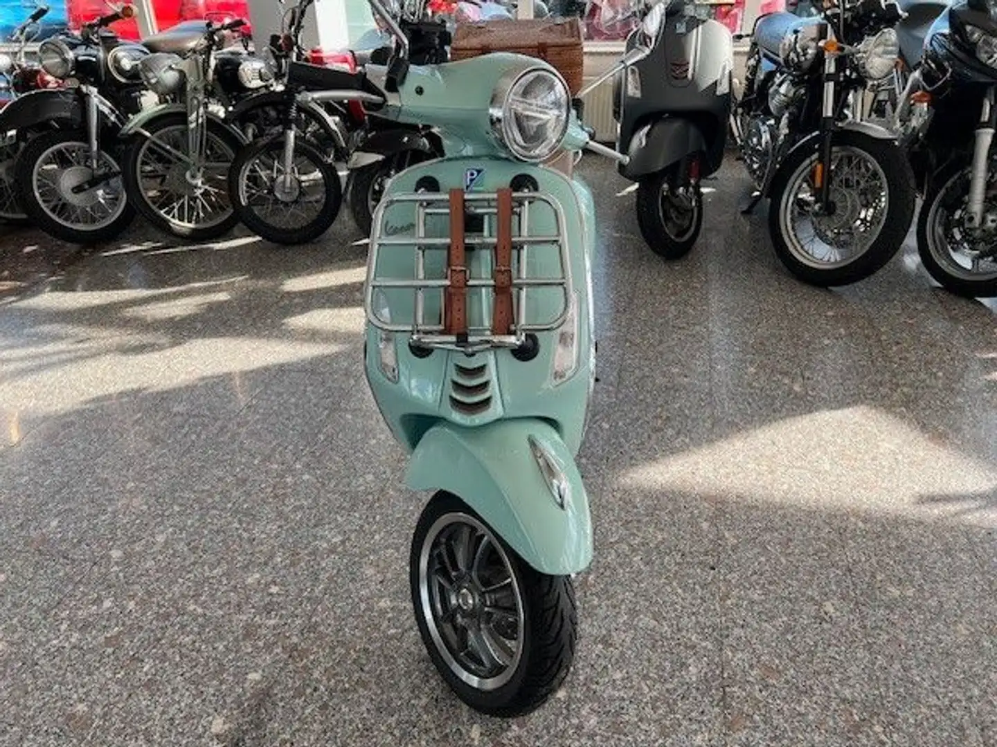 Vespa Primavera 50 Gepäckträger Koffer Pic Nic Verde - 2
