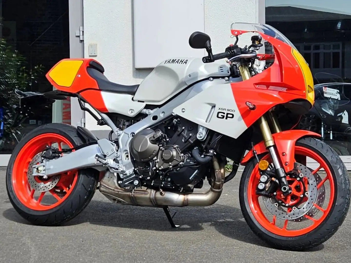 Yamaha XSR 900 GP Wit - 1