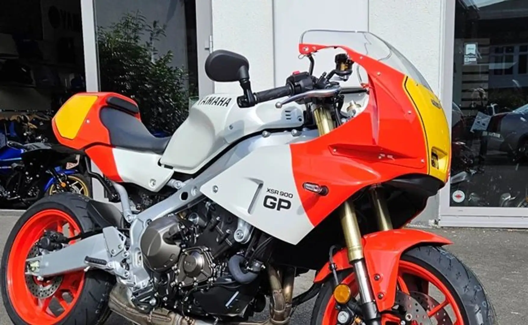Yamaha XSR 900 GP Wit - 2