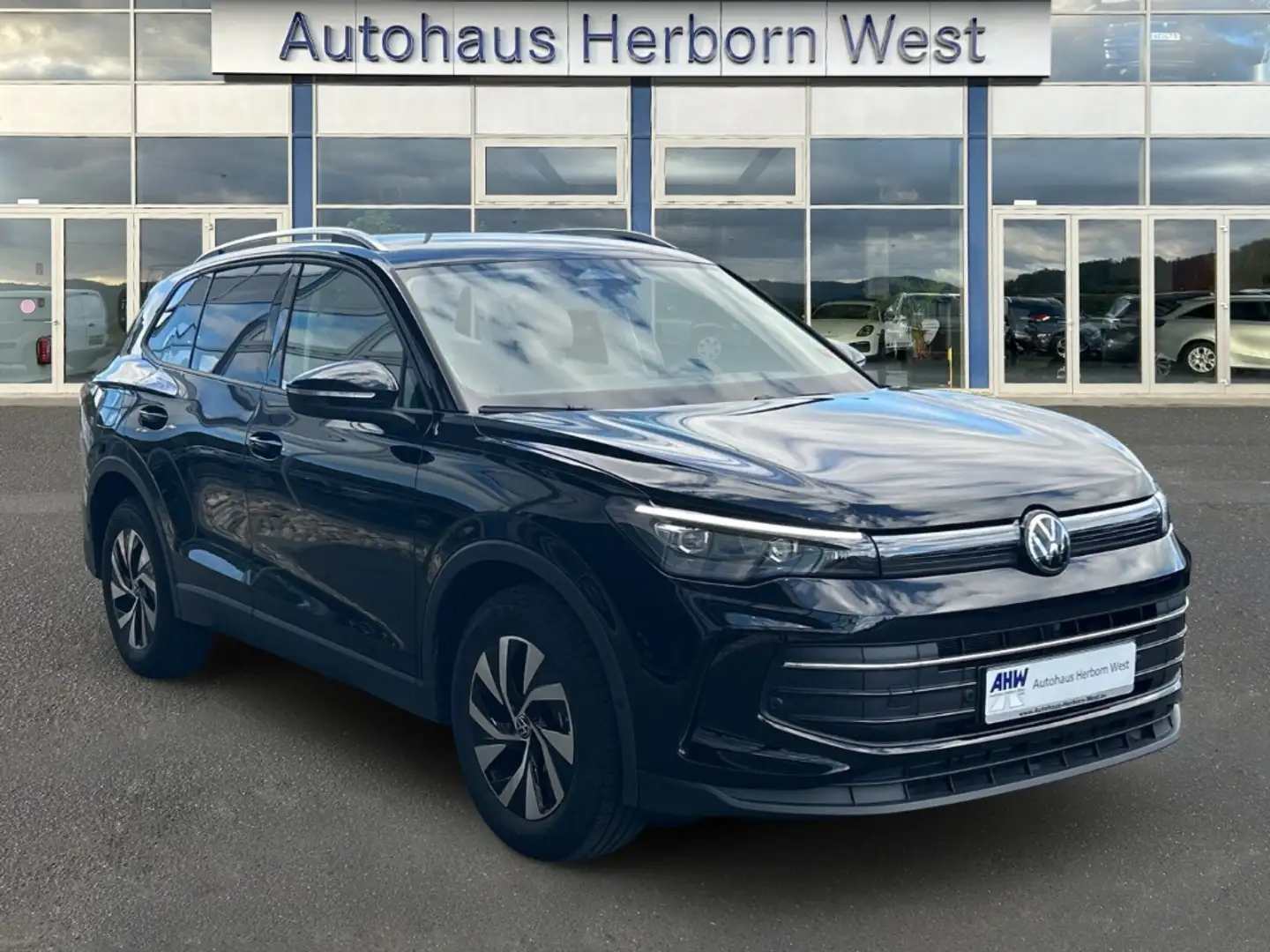 Volkswagen Tiguan 1.5 eTSI Life LED Plus Design-Paket elektr. Heckkl Schwarz - 2